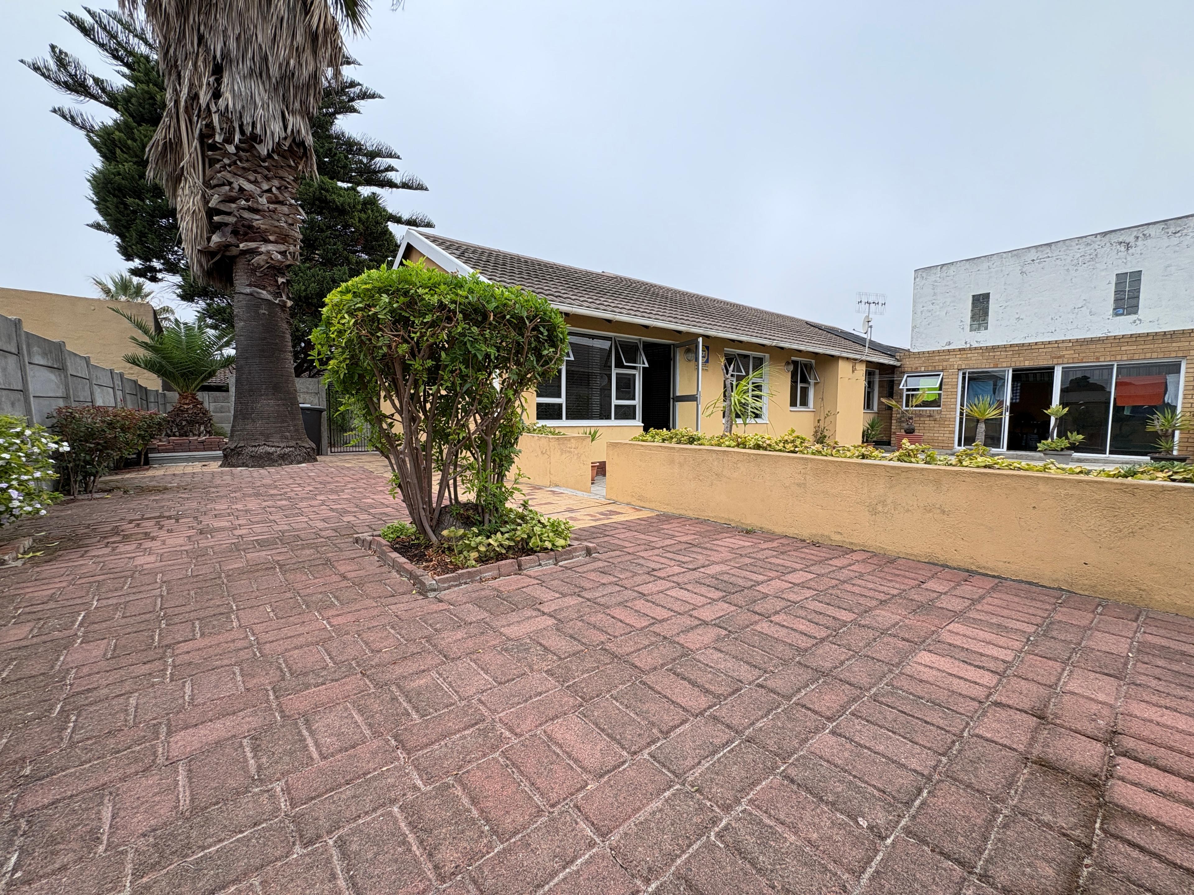Image 3 of 6