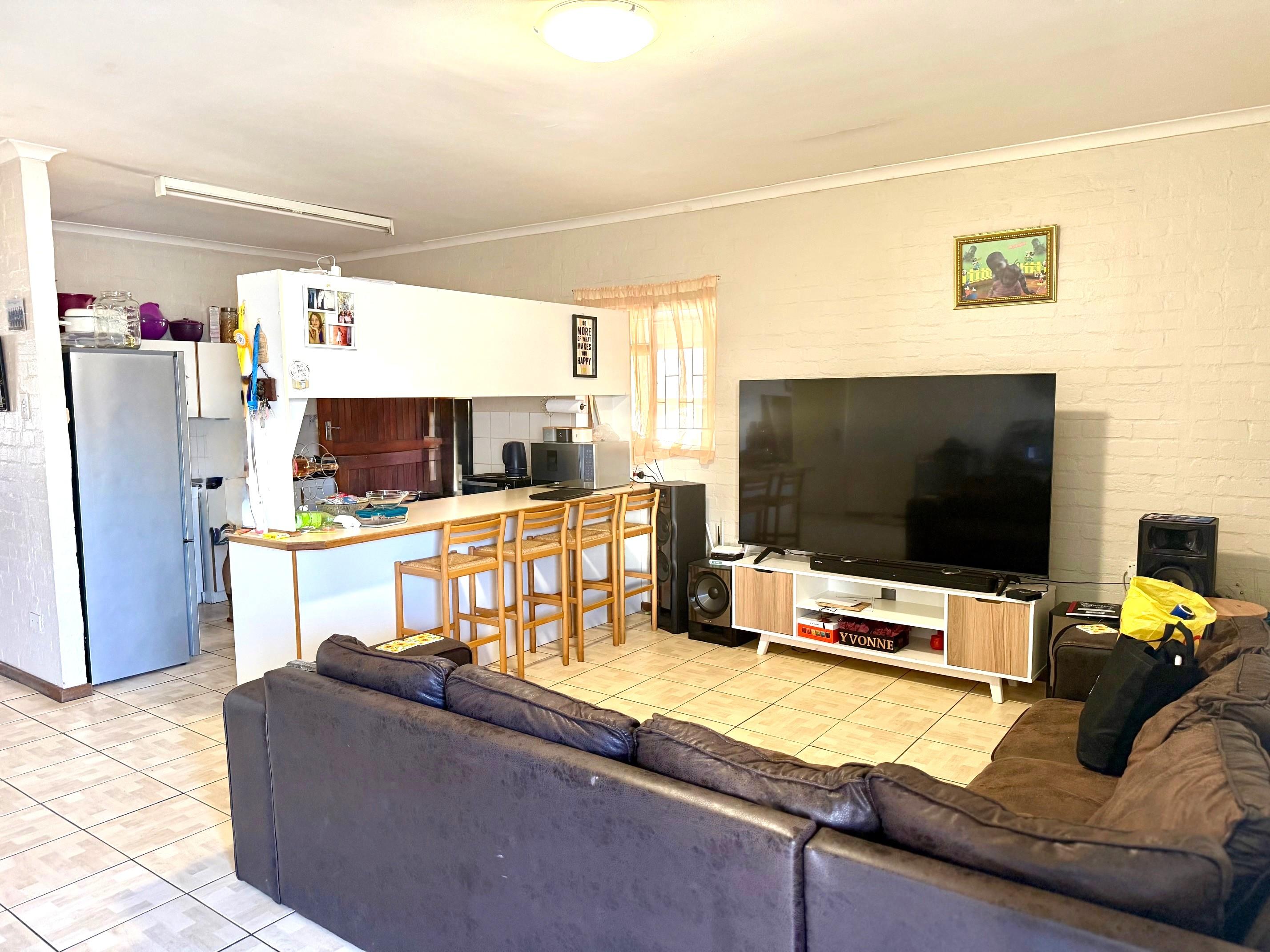 Image 2 of 6