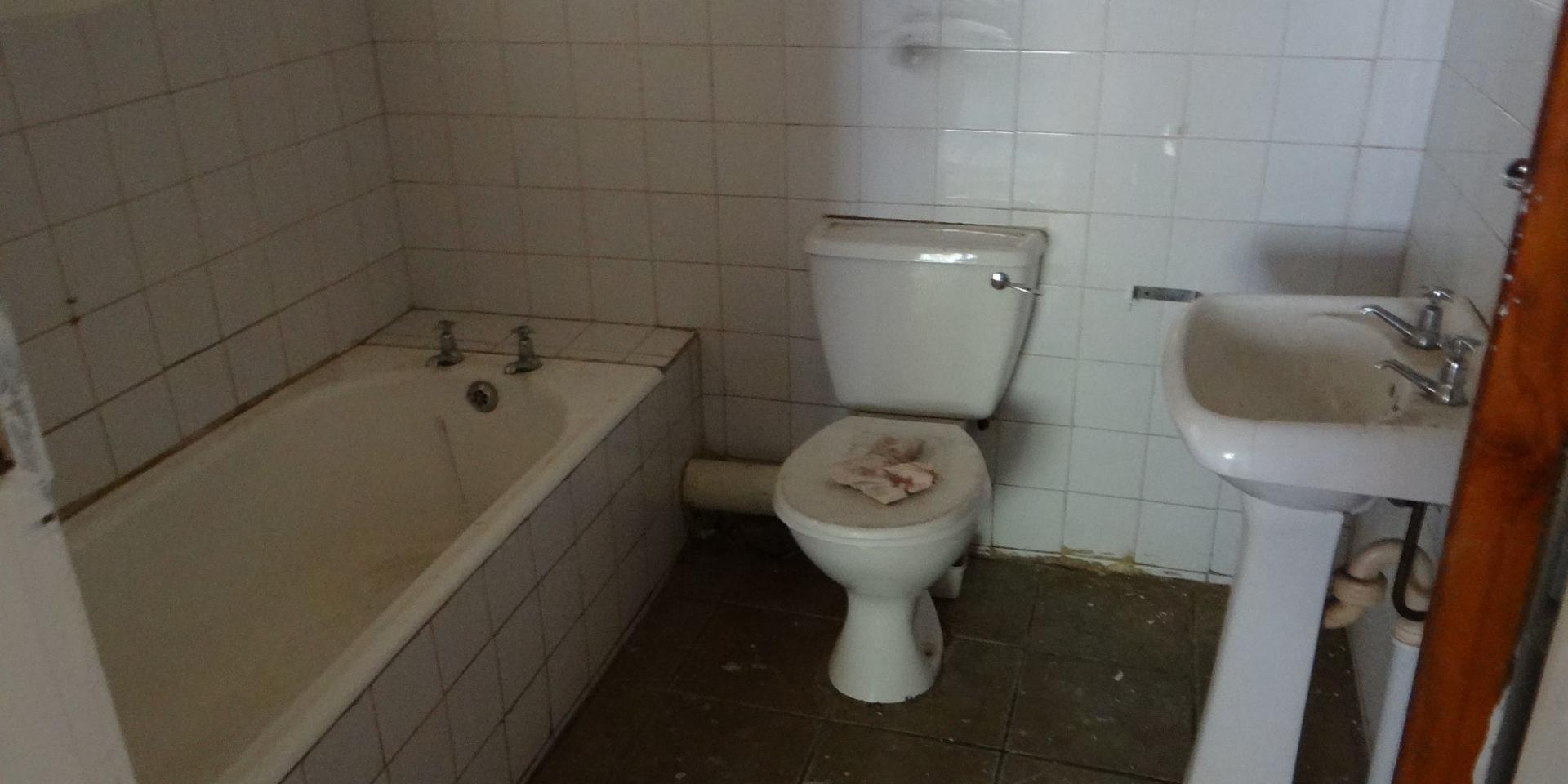 Image 4 of 6
