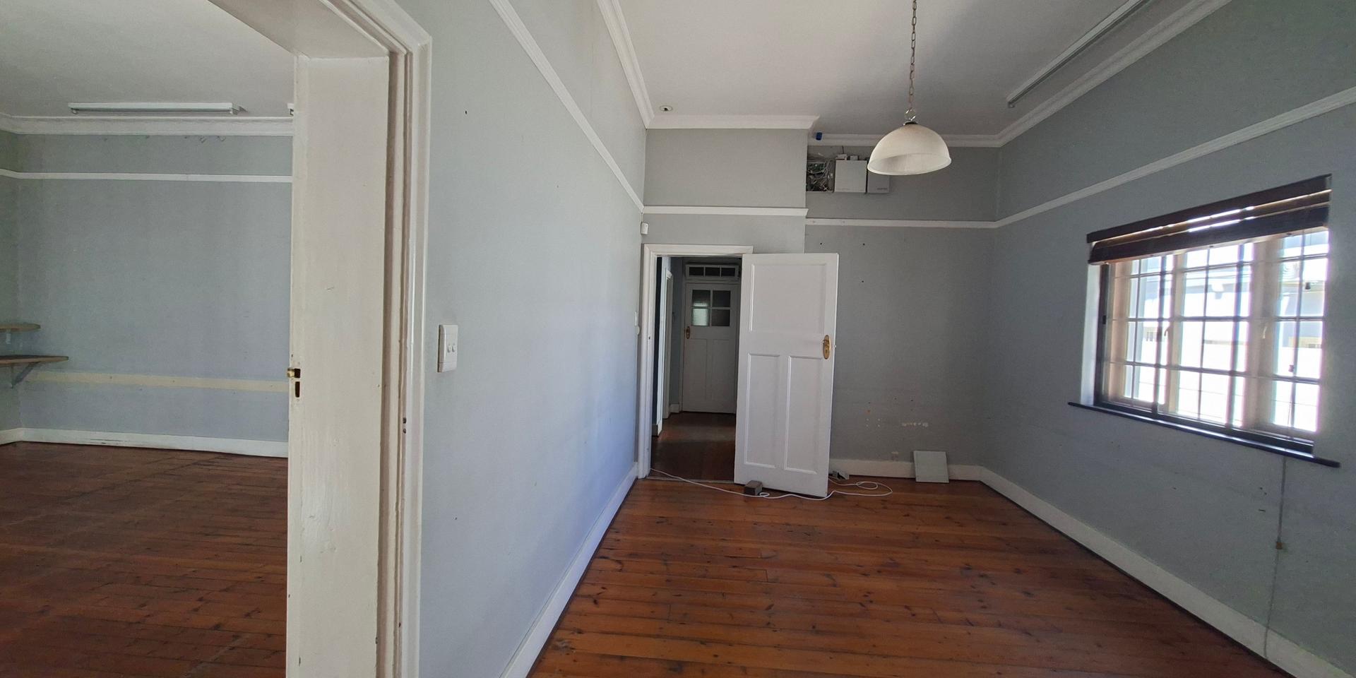 Image 4 of 6