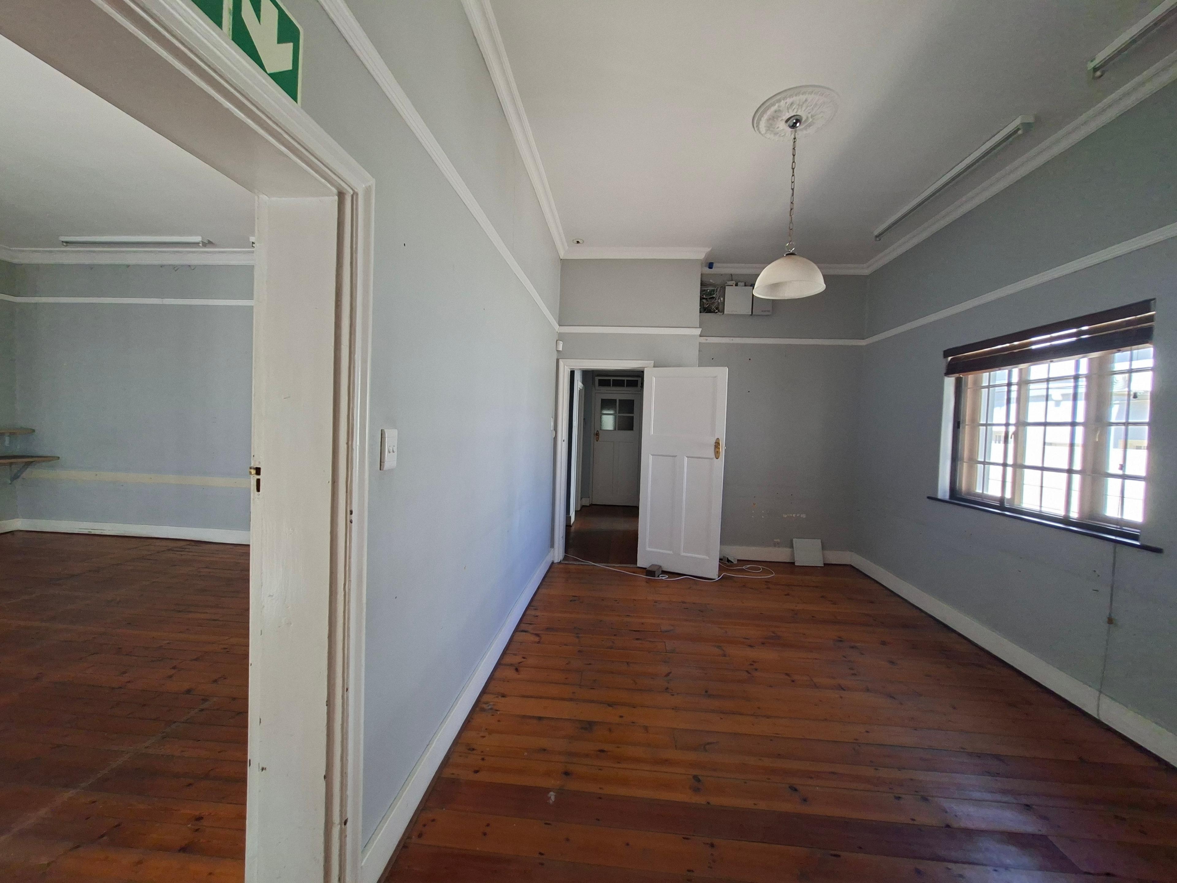 Image 4 of 6