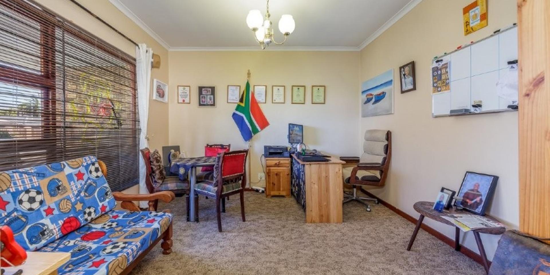Image 4 of 6
