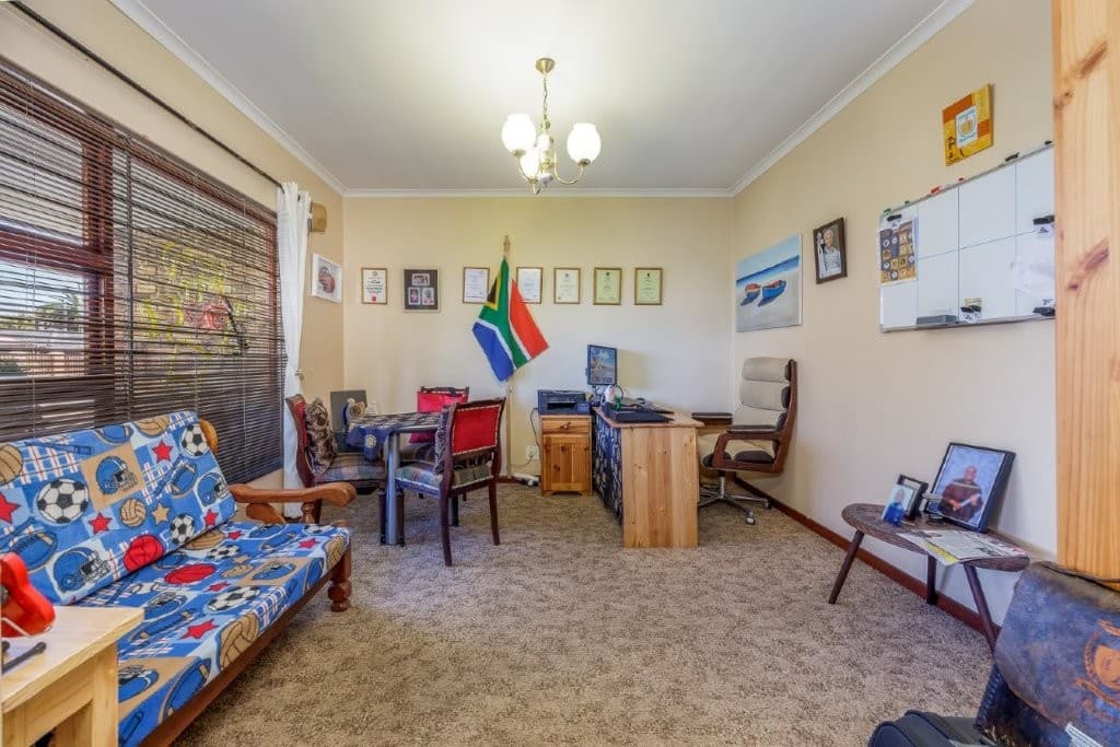 Image 4 of 6