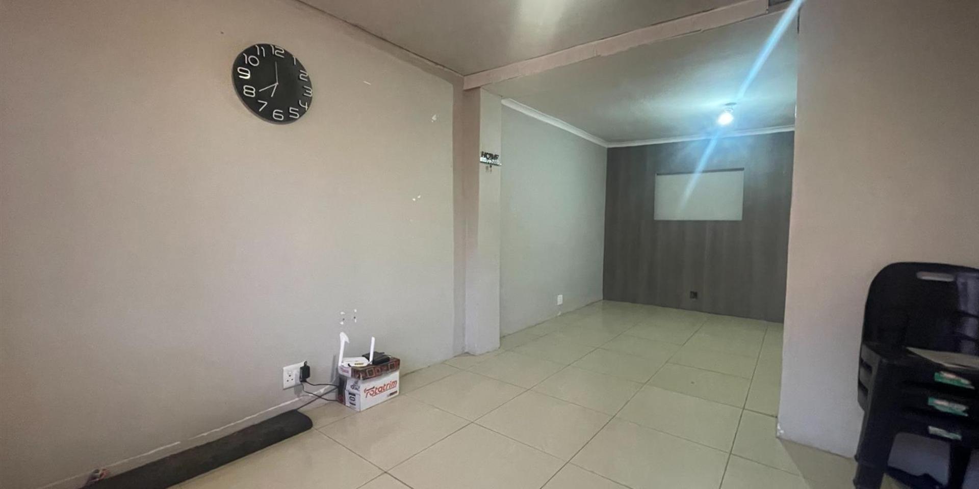 Image 2 of 6