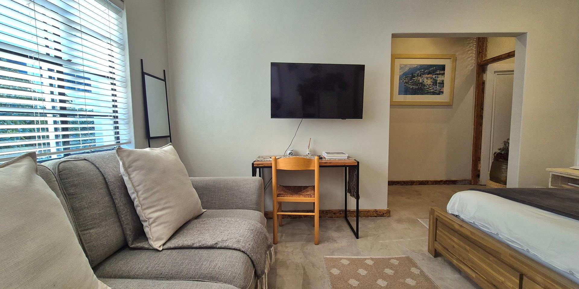 Image 4 of 6