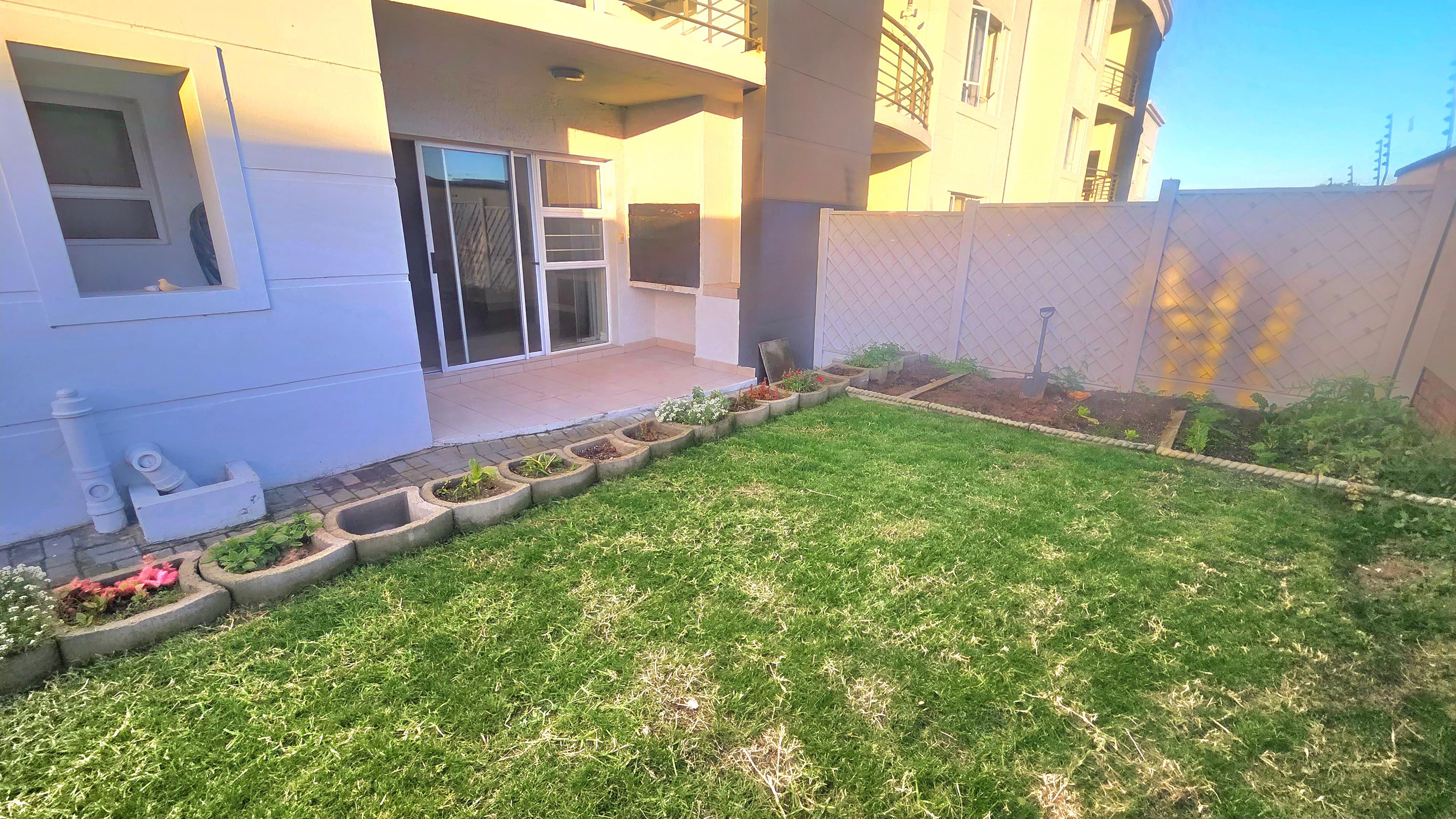 Image 4 of 6