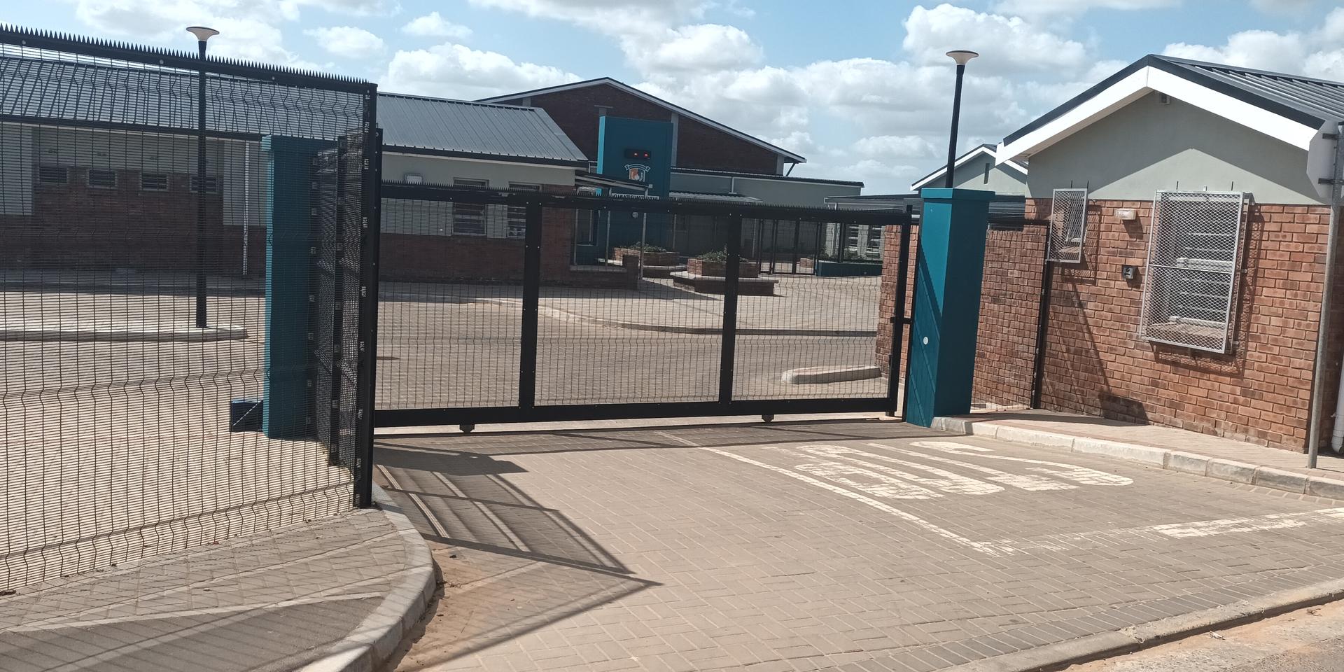 Image 4 of 6