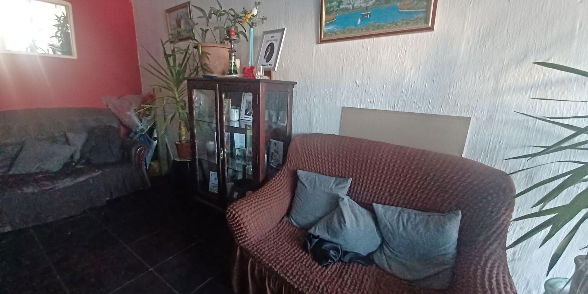 Image 4 of 6