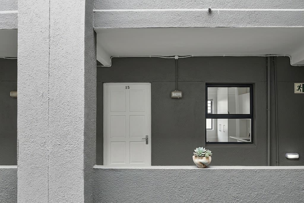 Image 2 of 6
