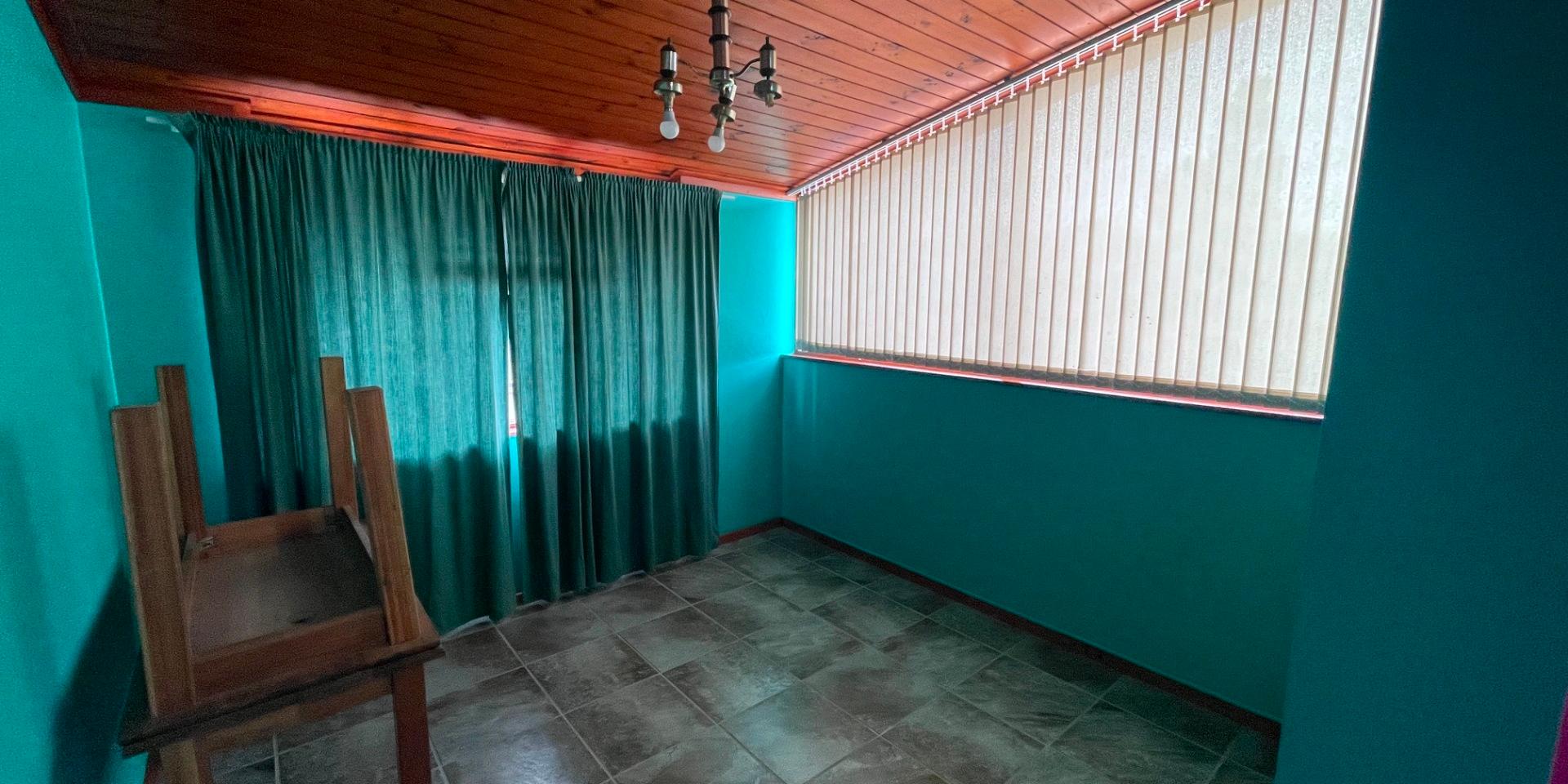 Image 4 of 6