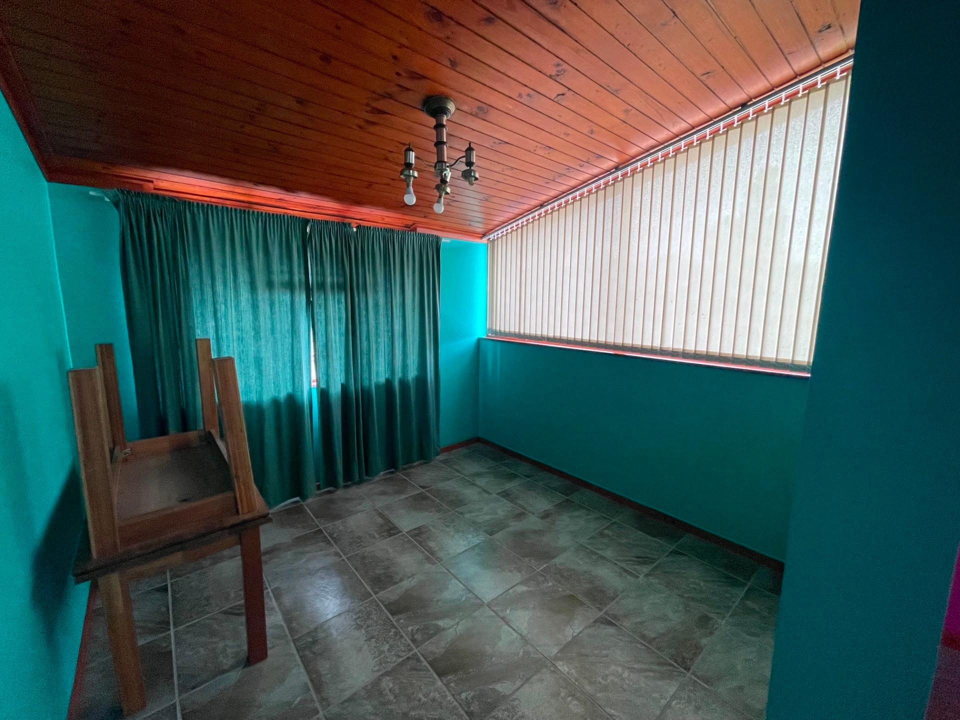 Image 4 of 6