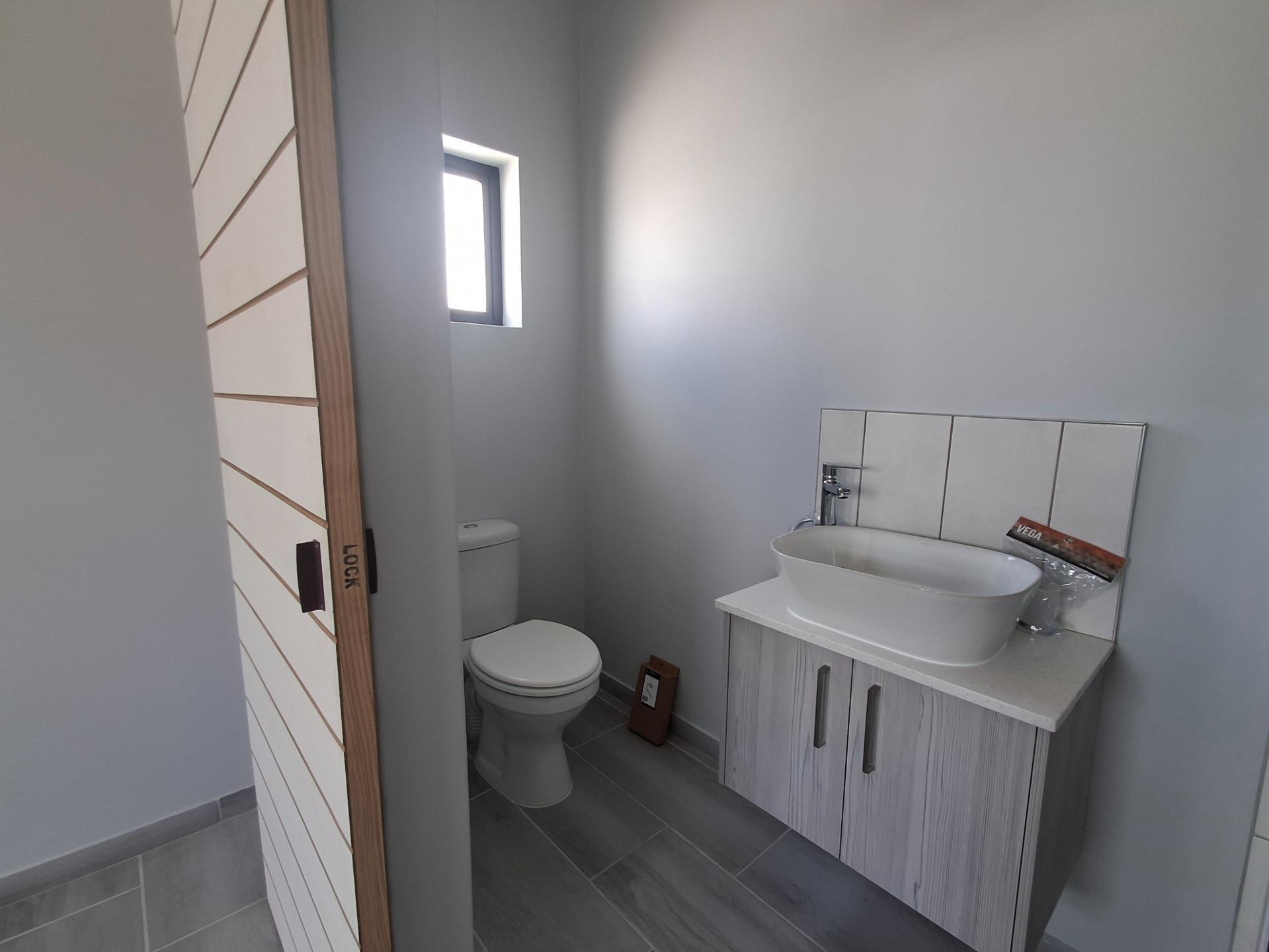 Image 4 of 6