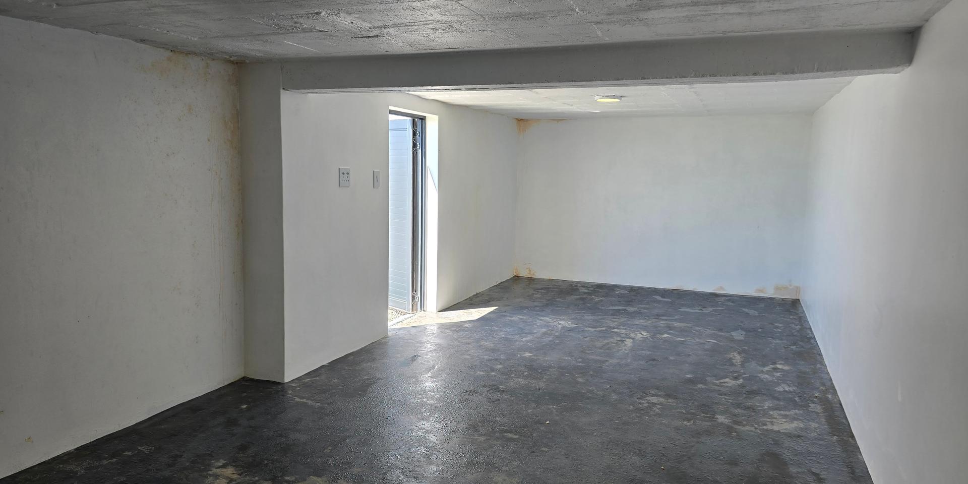 Image 4 of 6