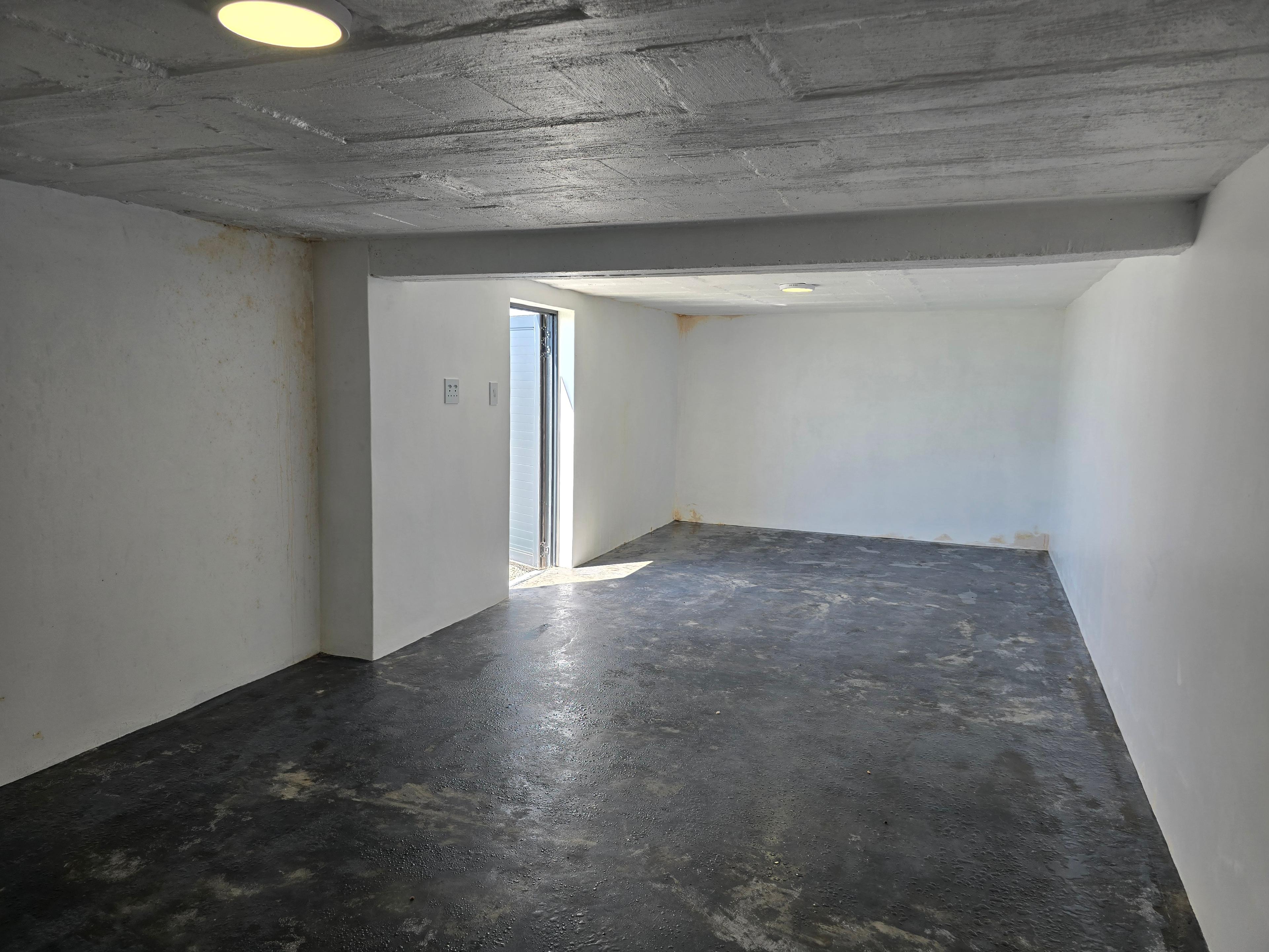 Image 4 of 6