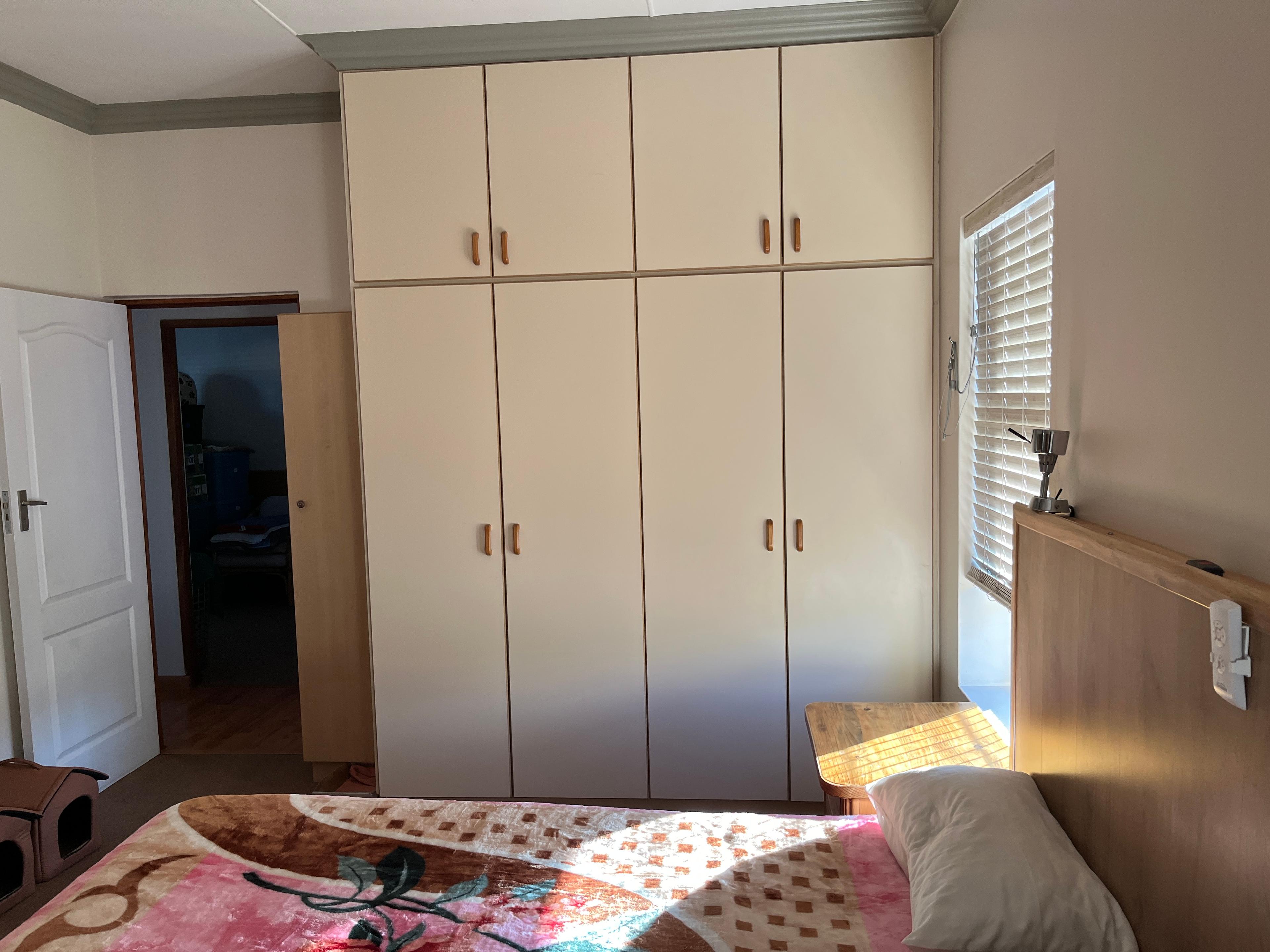 Image 4 of 6
