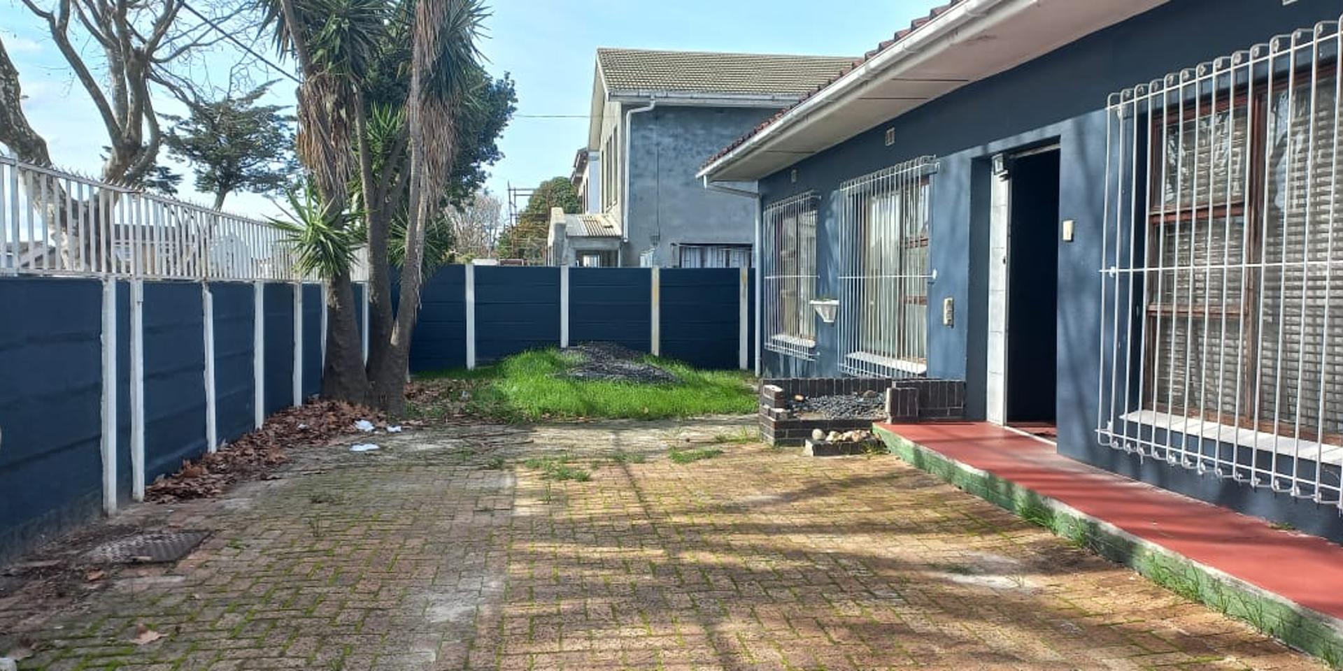 Image 3 of 6
