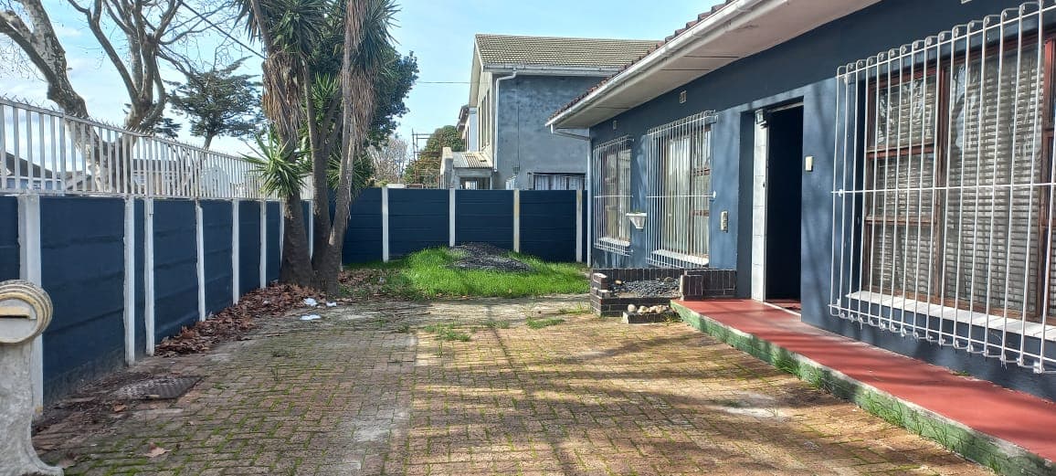 Image 3 of 6