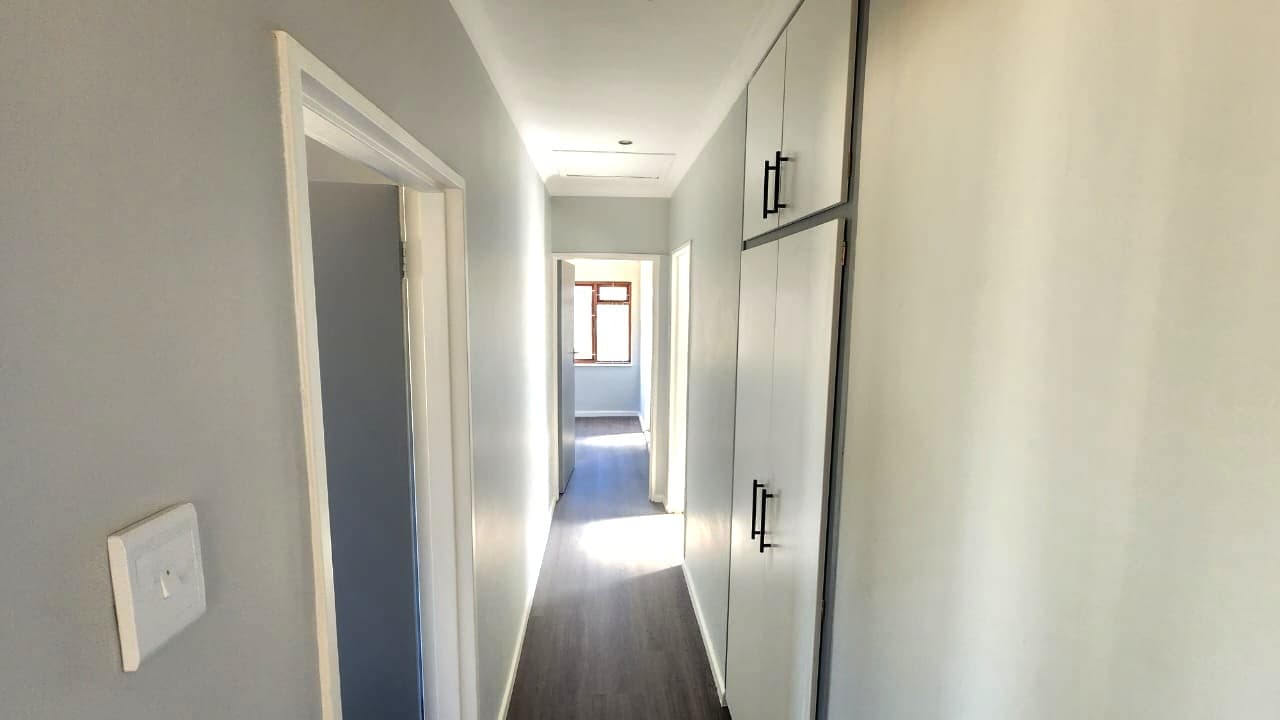 Image 4 of 6