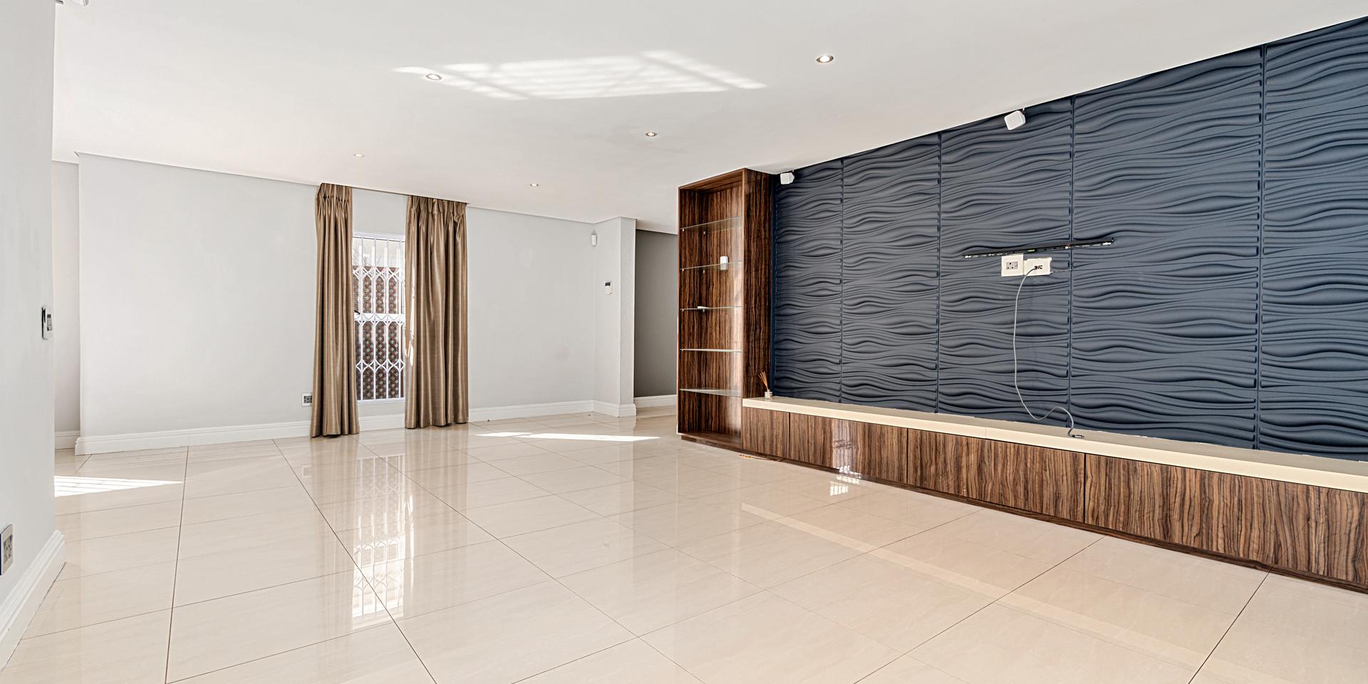 Image 4 of 6