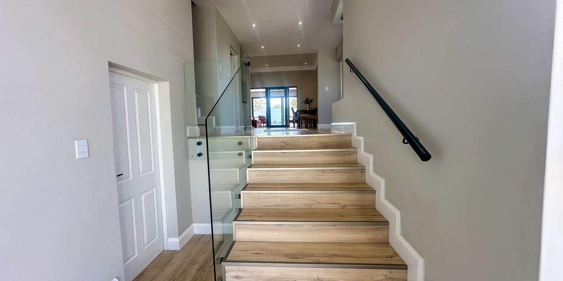 Image 4 of 6