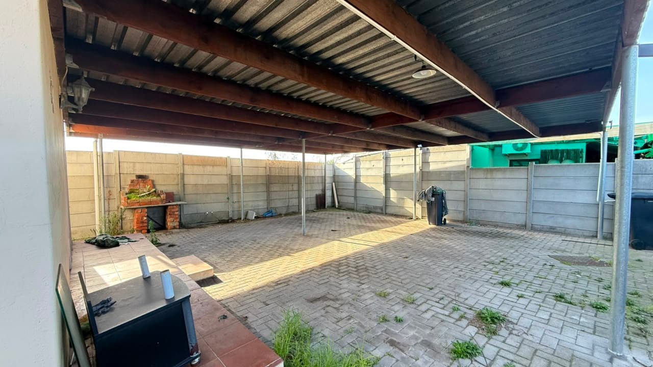 Image 3 of 6