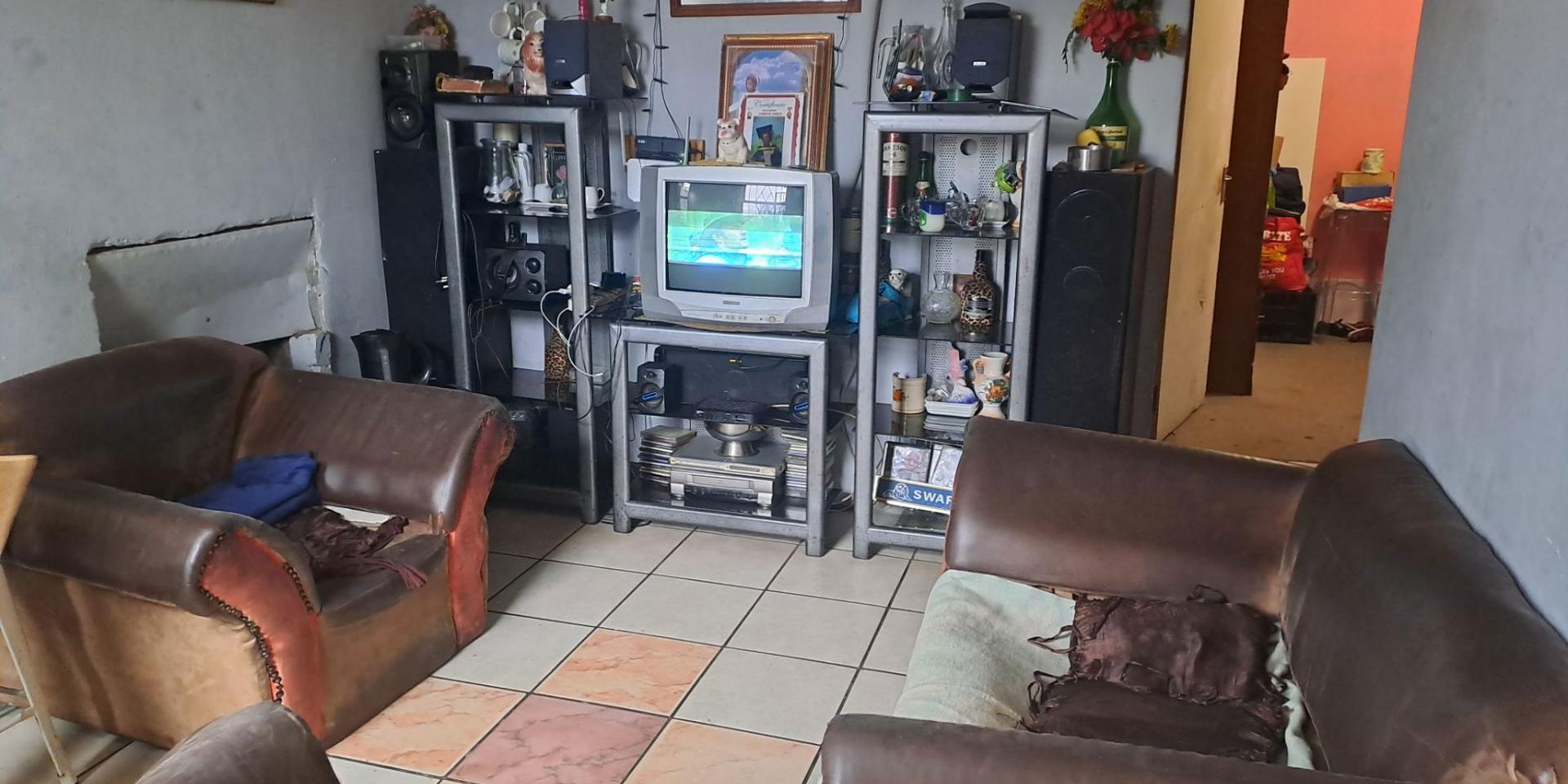Image 2 of 6