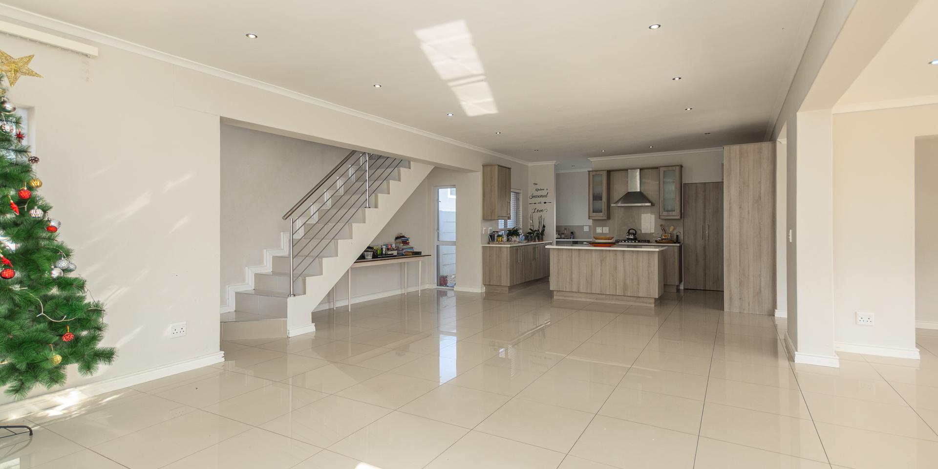 Image 4 of 6