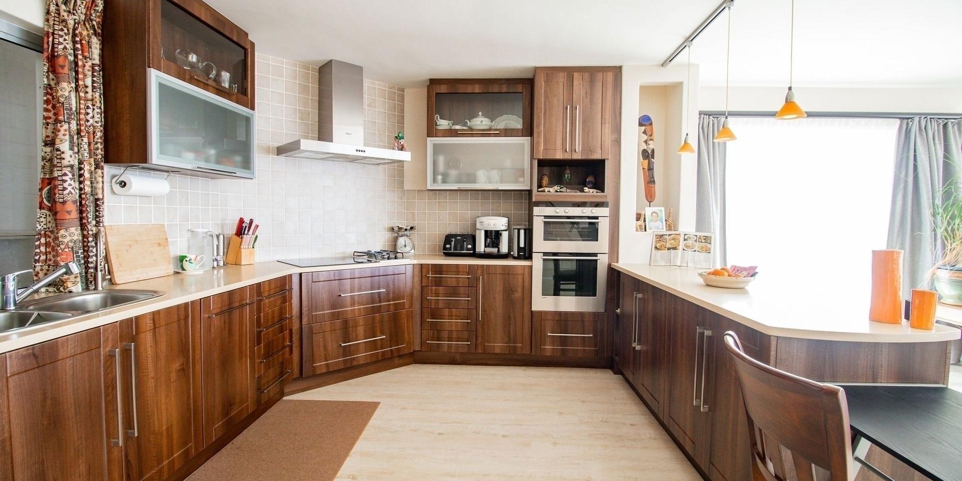 Image 2 of 6