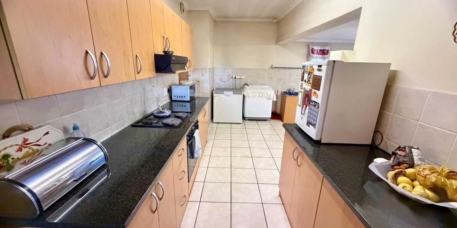 Image 4 of 6
