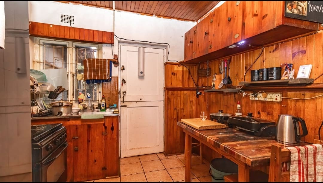 Image 2 of 6