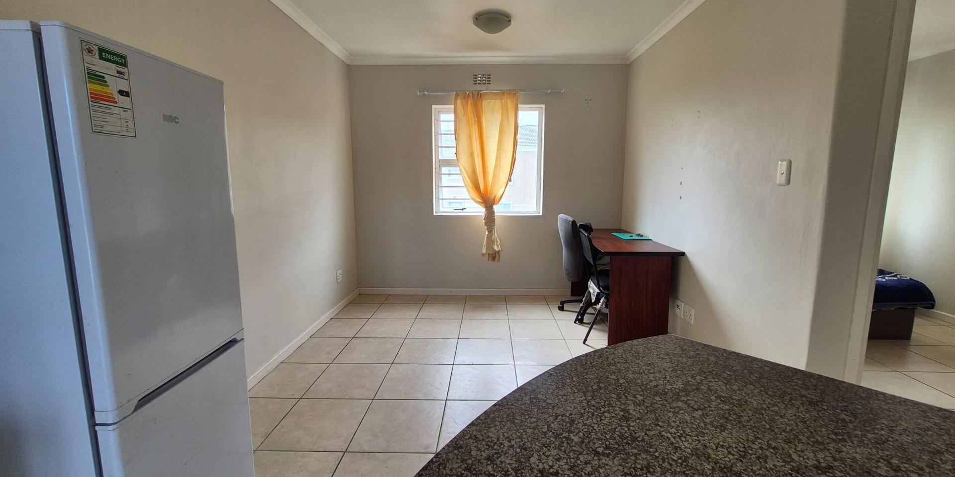 Image 4 of 6