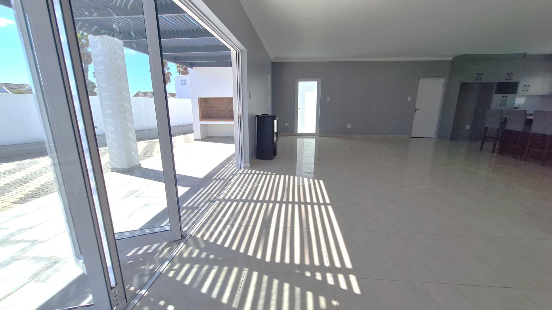 Image 4 of 6