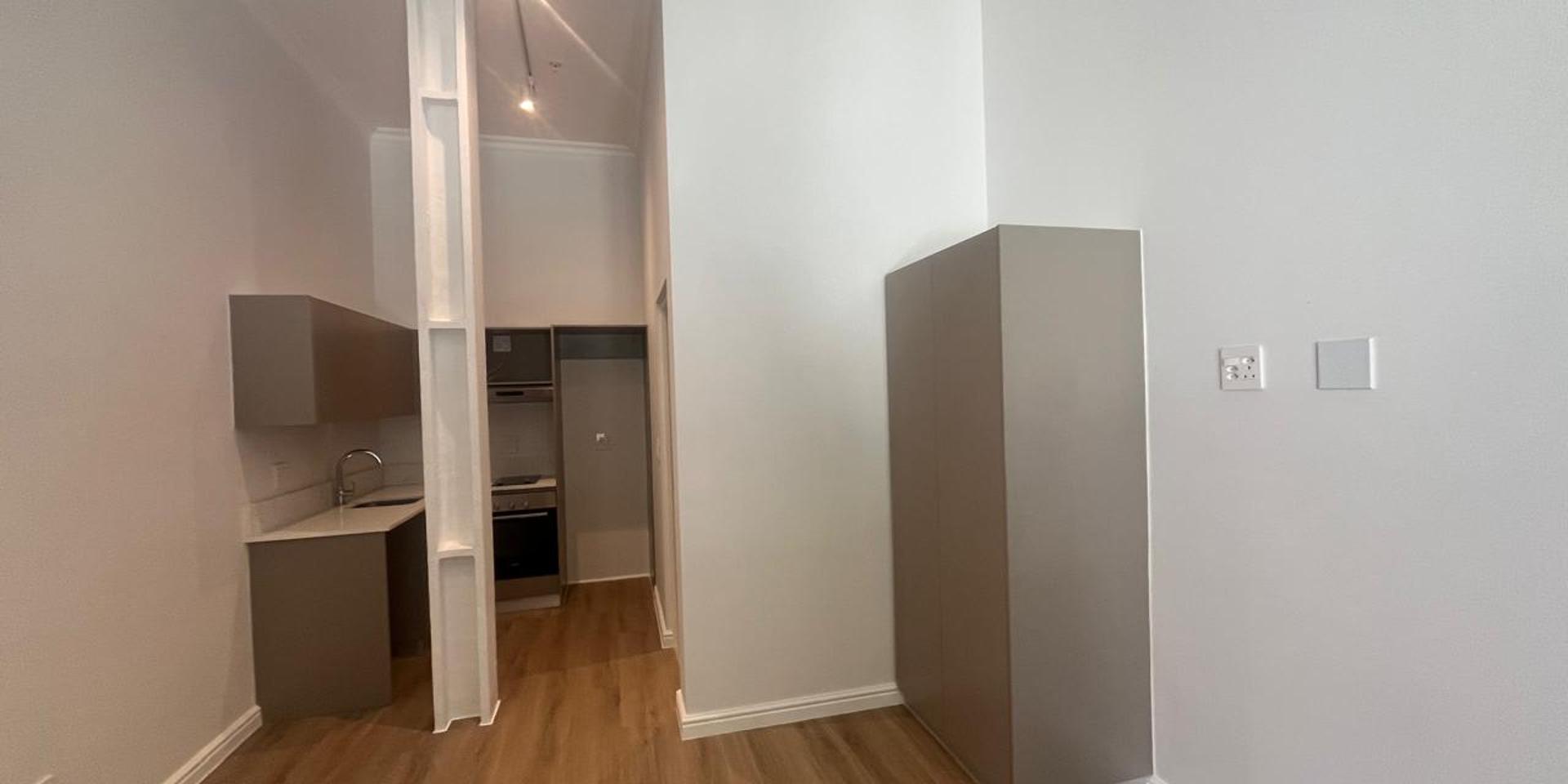 Image 4 of 6