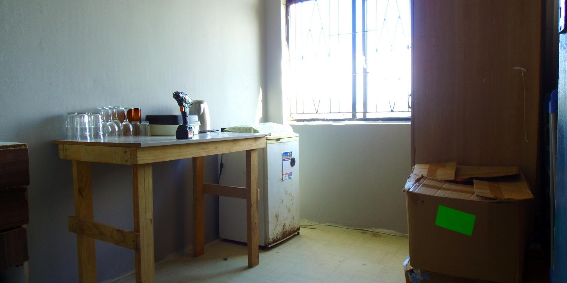 Image 2 of 6