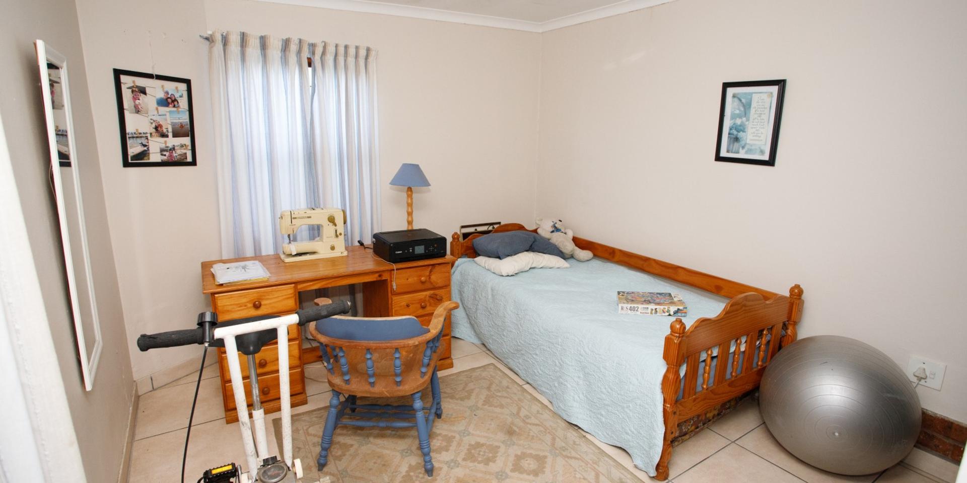 Image 4 of 6