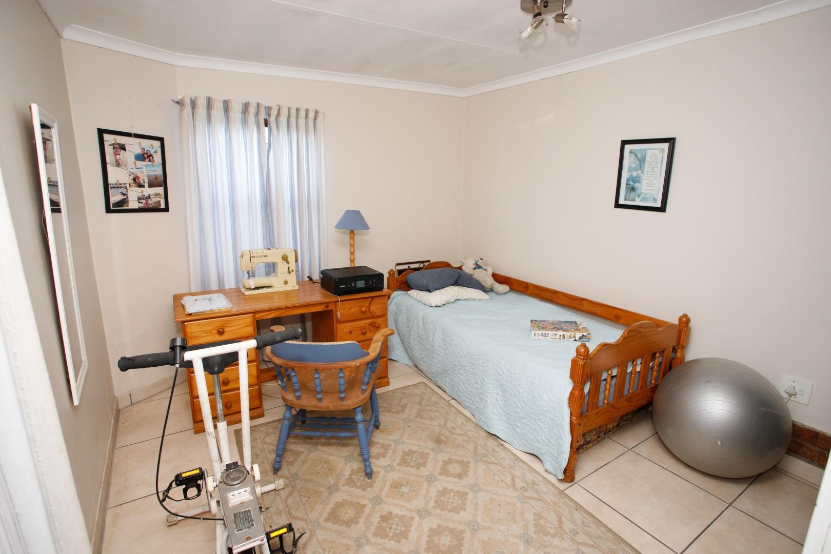 Image 4 of 6