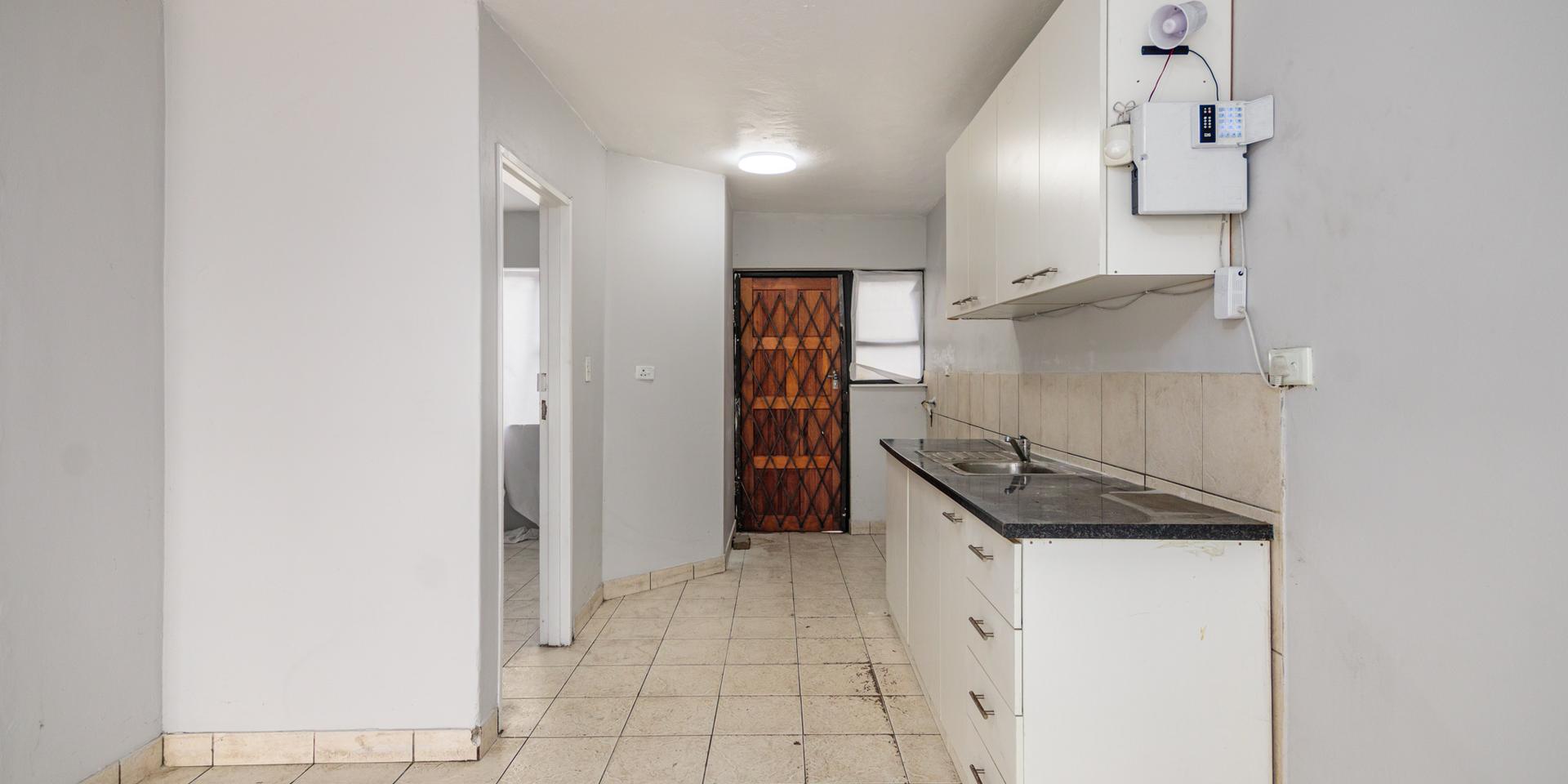 Image 4 of 6