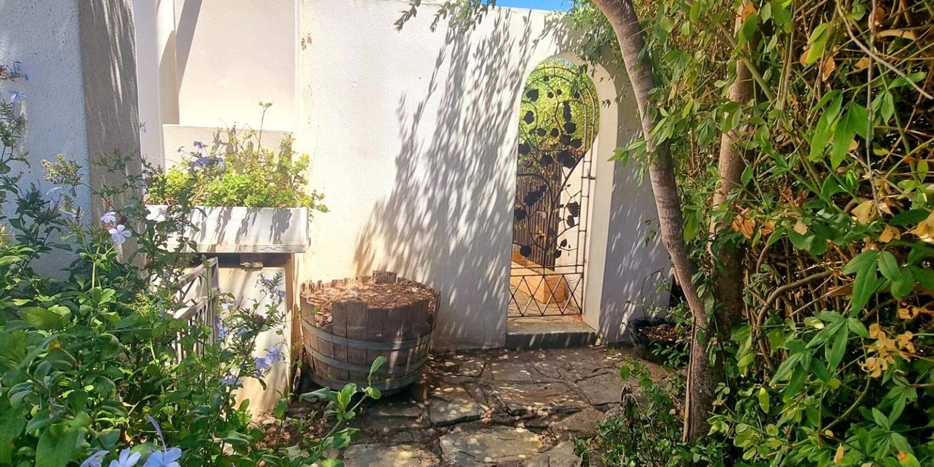 Image 4 of 6