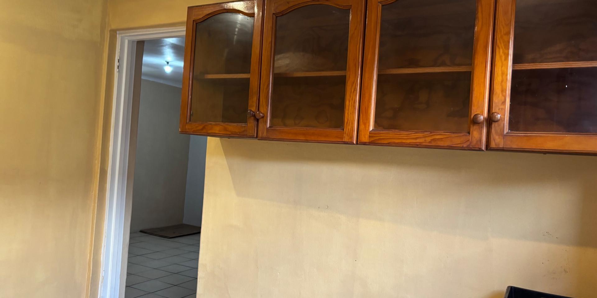 Image 2 of 6