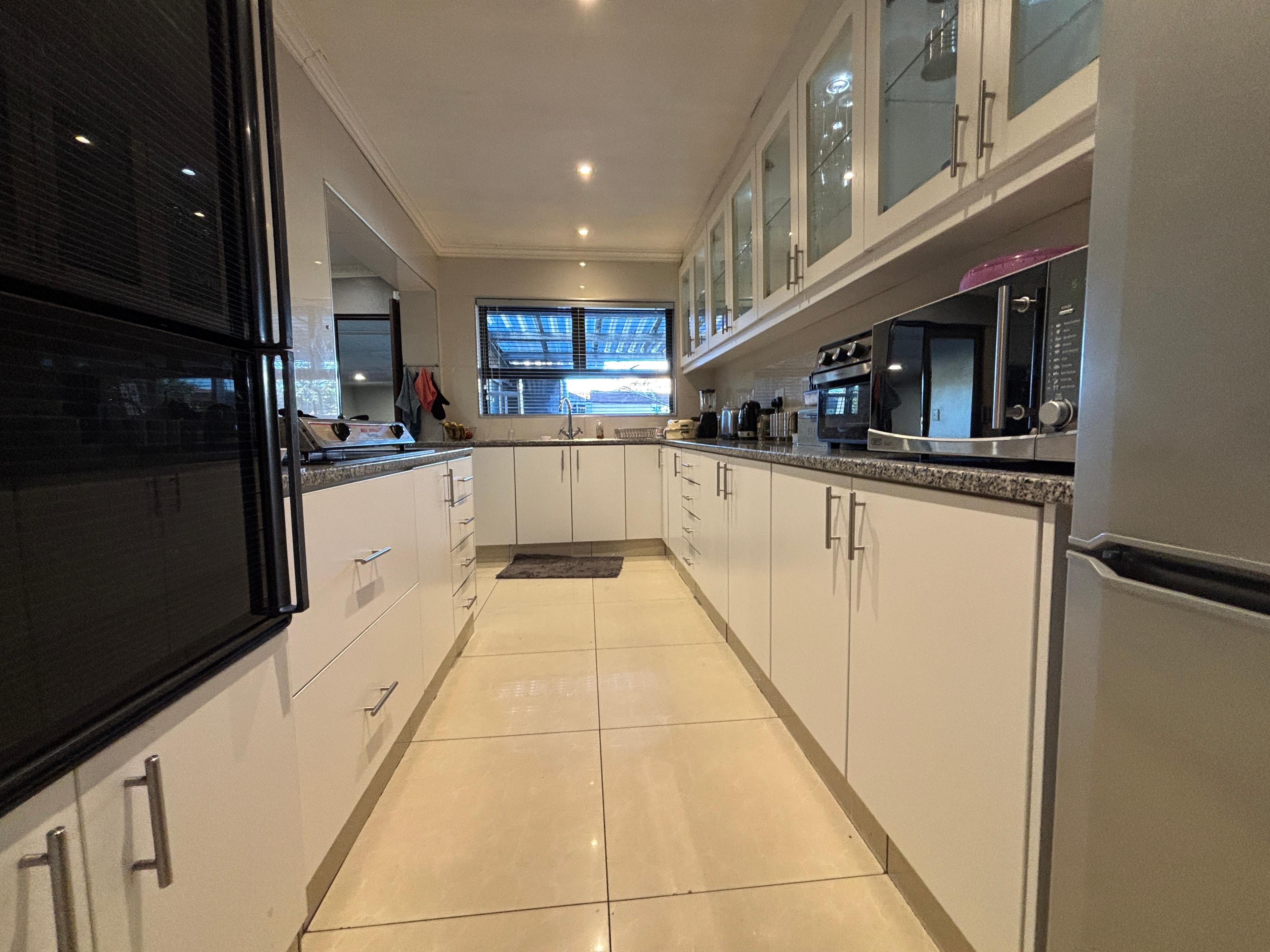 Image 2 of 6