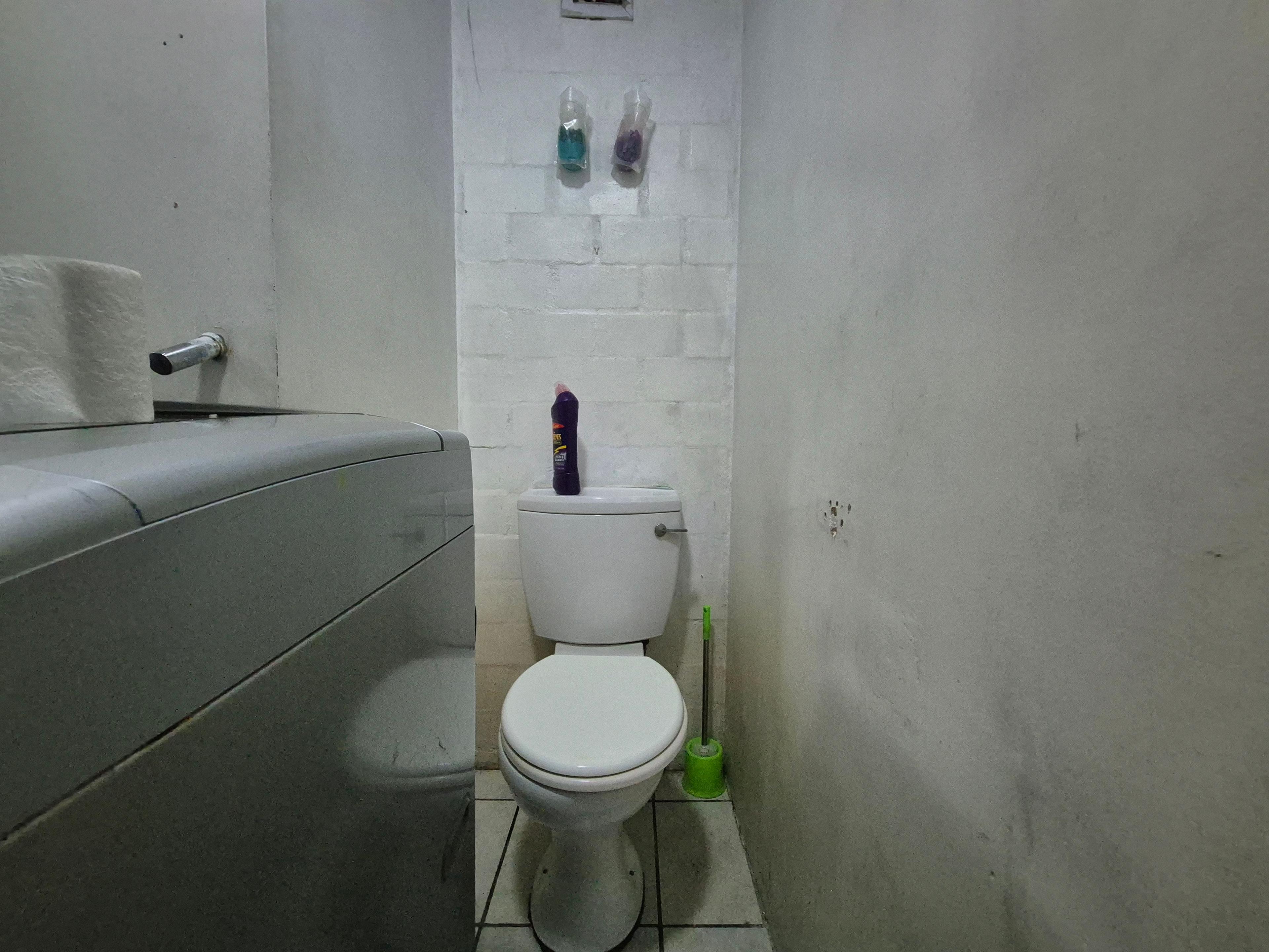 Image 2 of 6