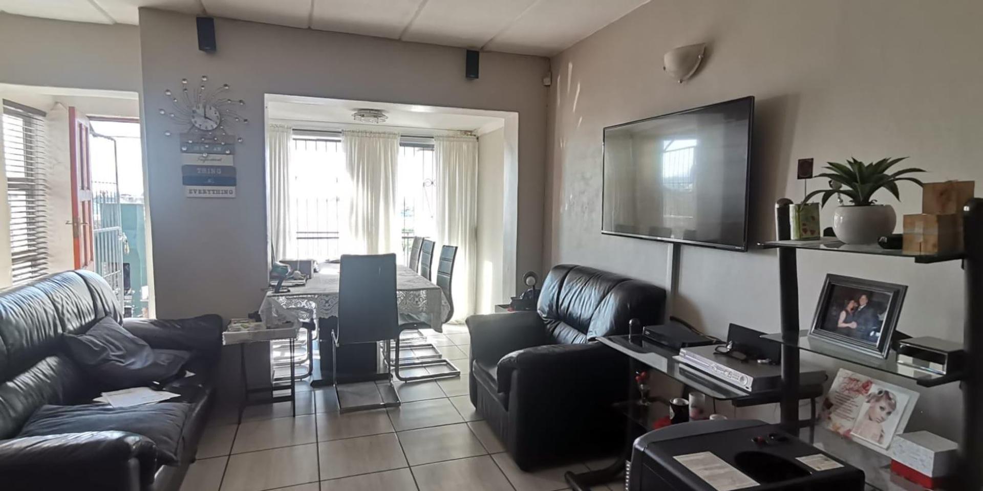 Image 4 of 6