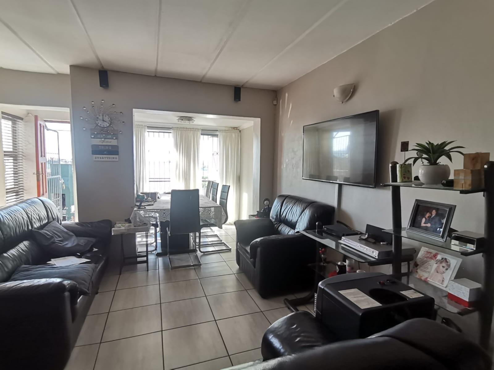 Image 4 of 6