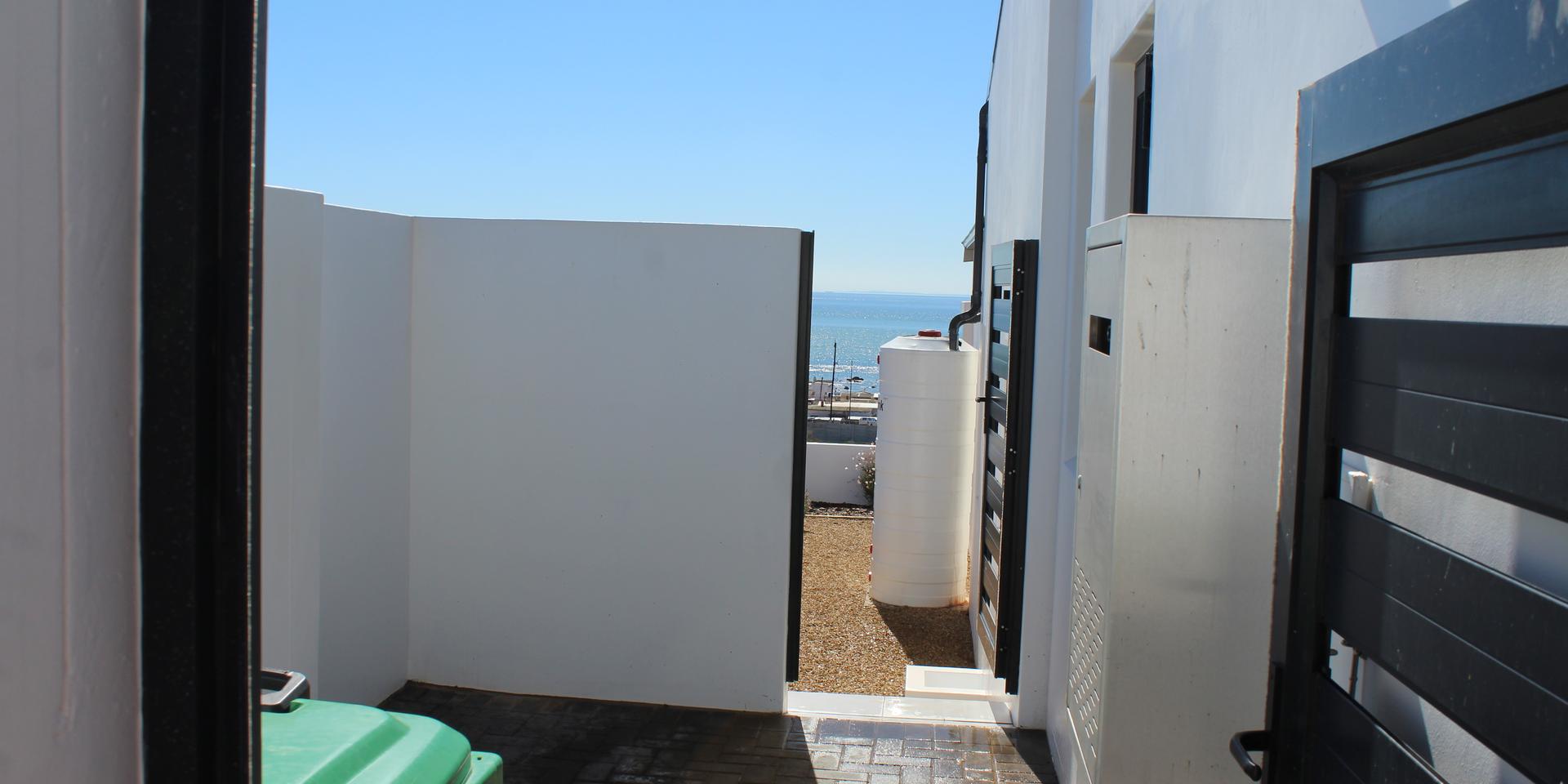 Image 4 of 6