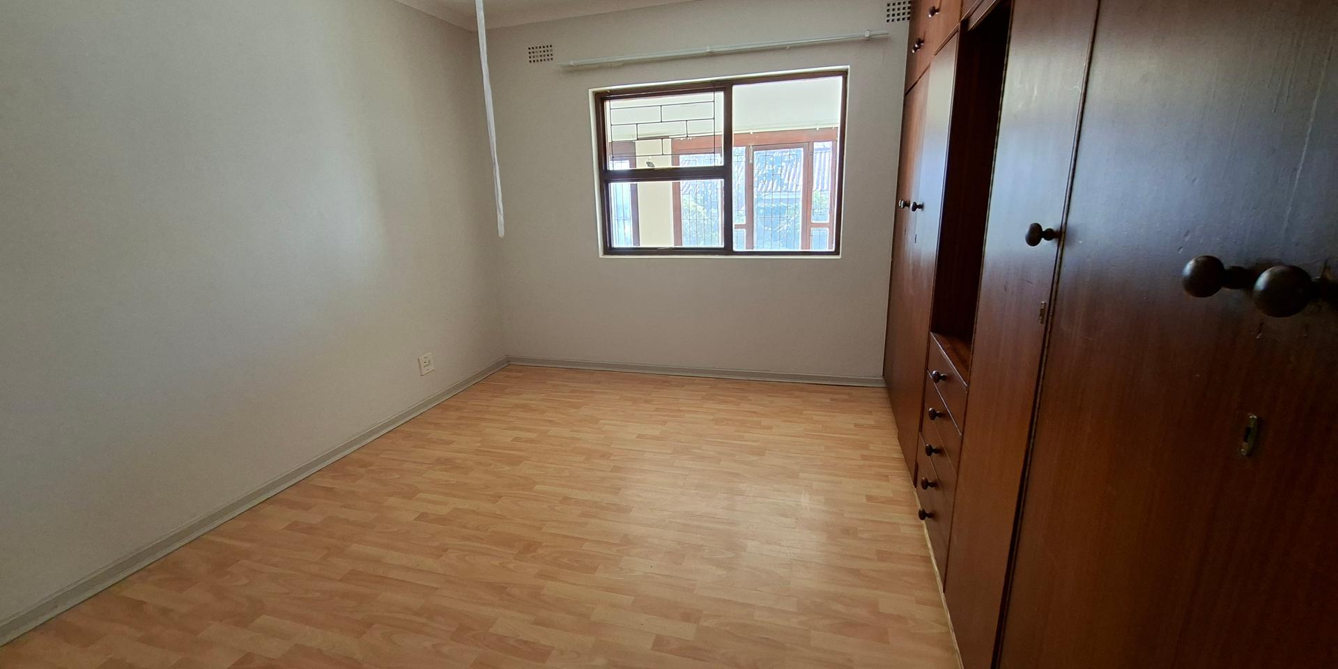 Image 4 of 6