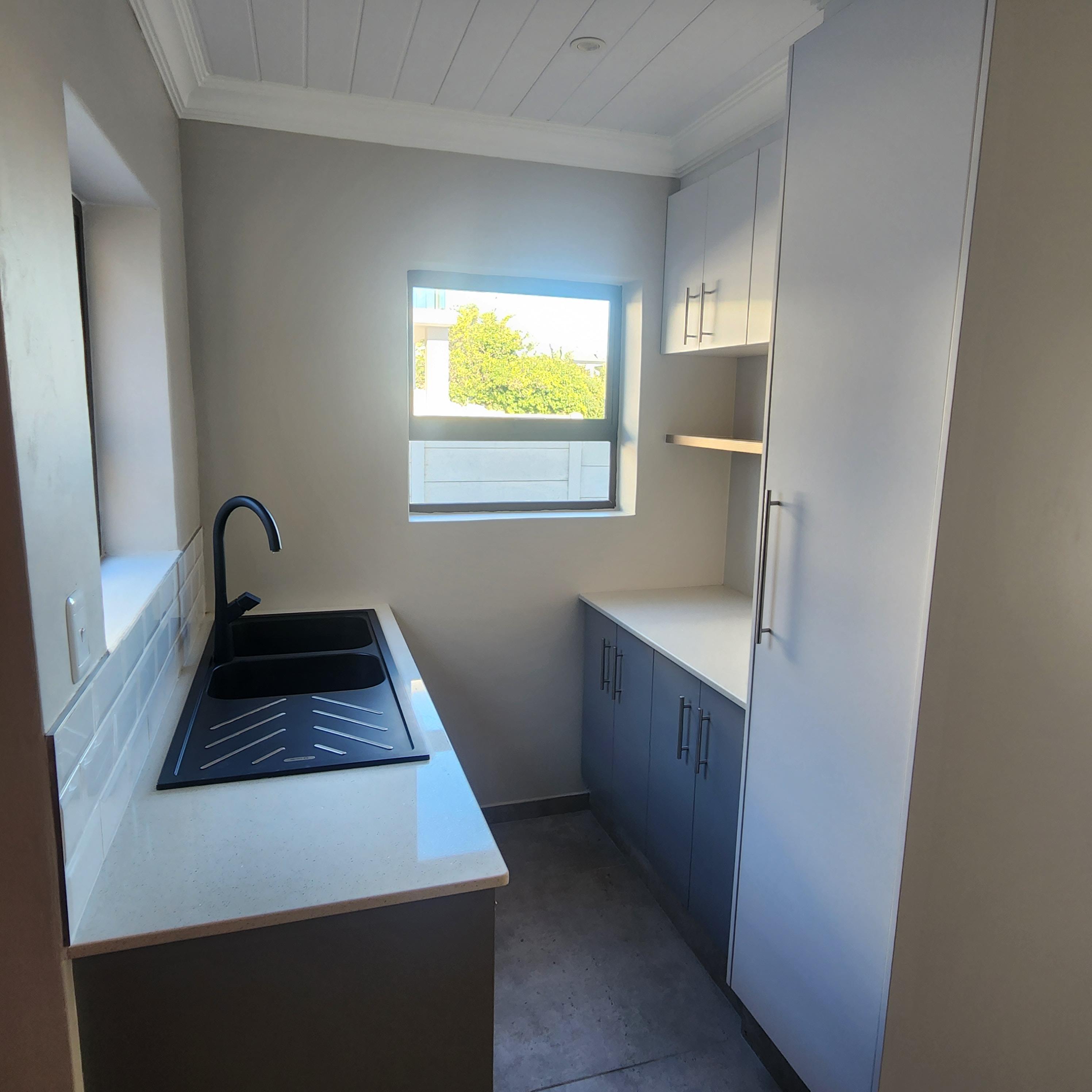 Image 4 of 6