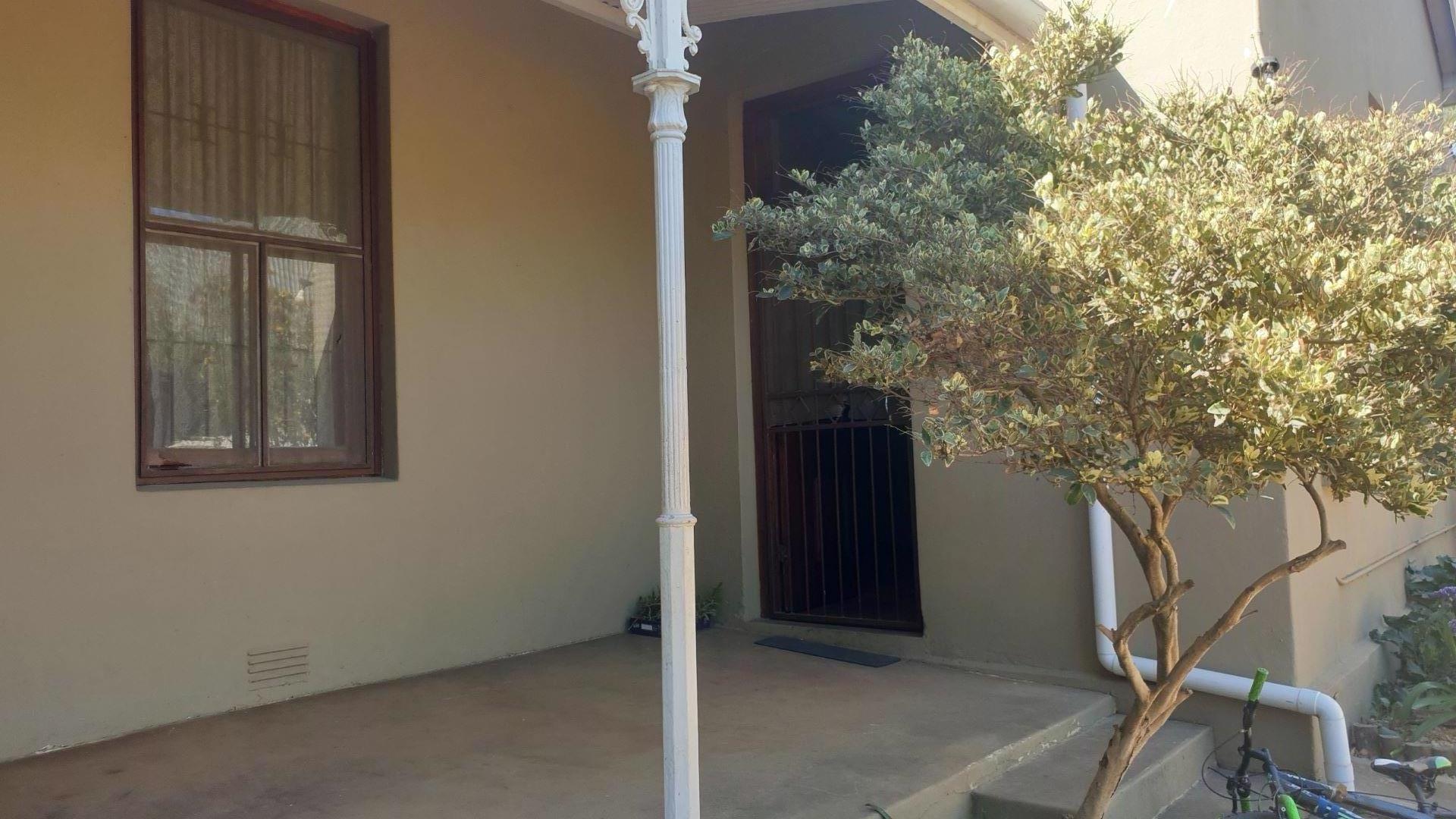 Image 4 of 6