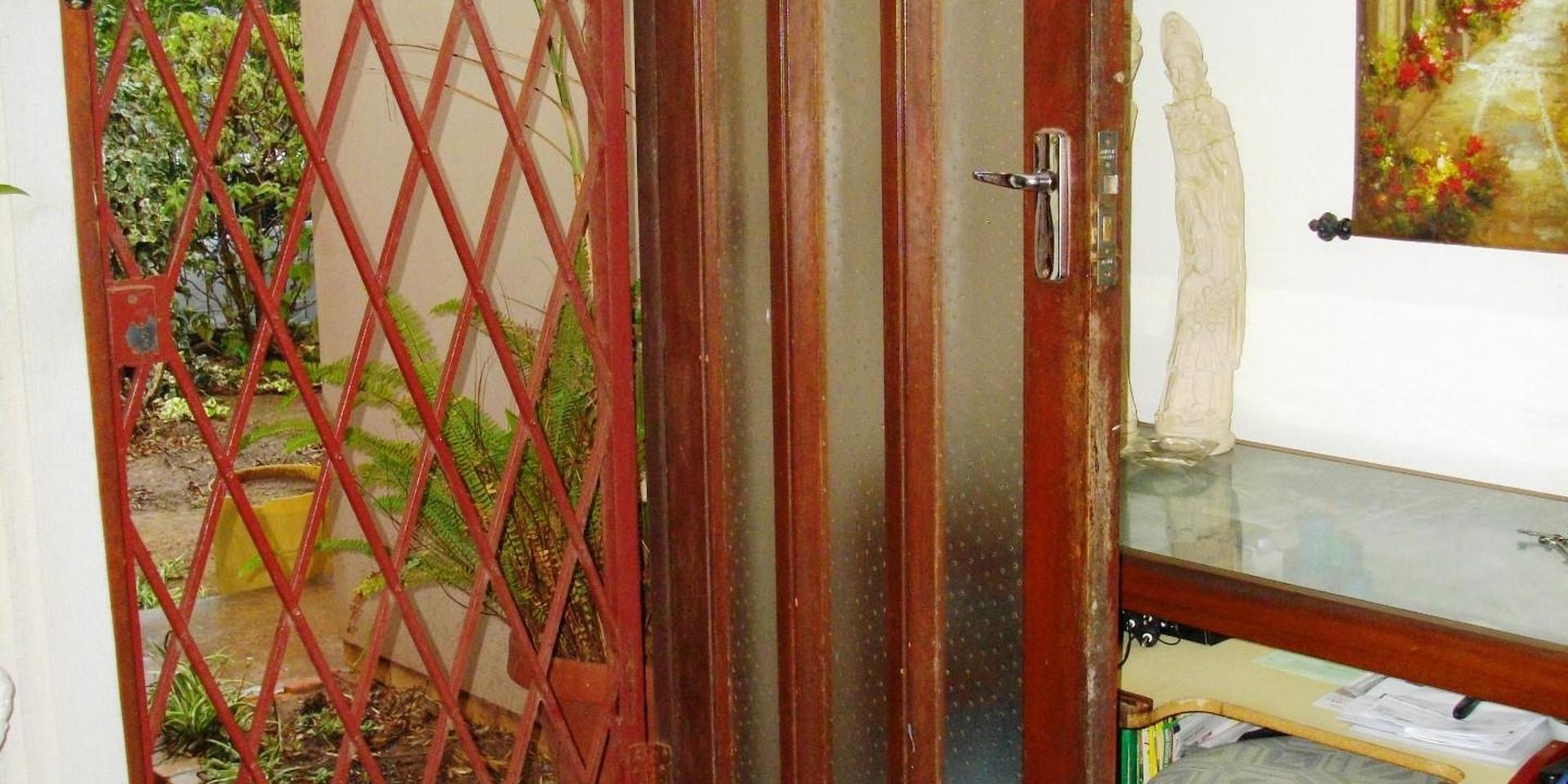 Image 3 of 6