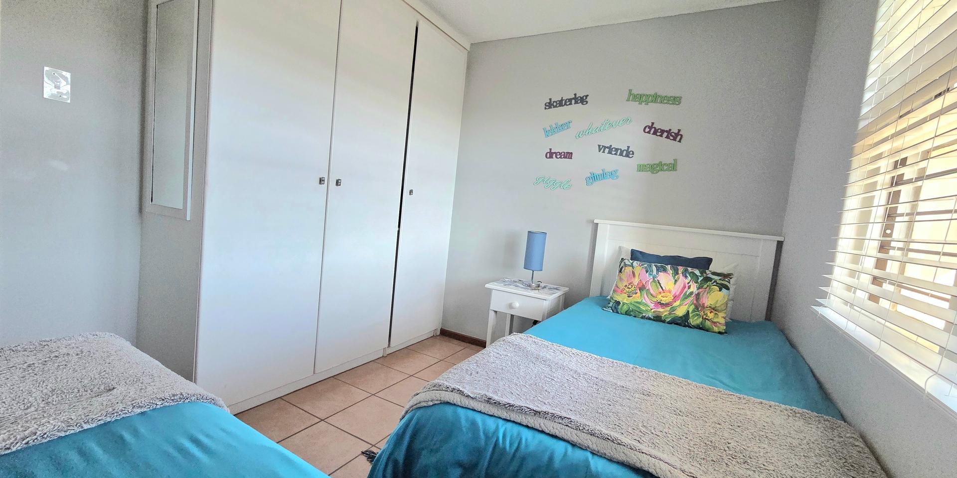 Image 3 of 6