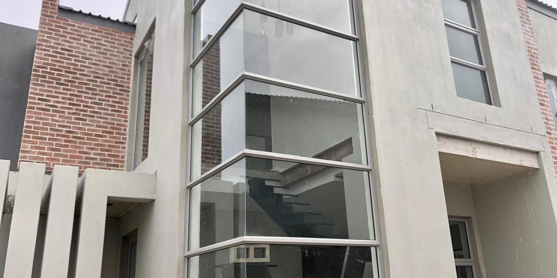 Image 4 of 6